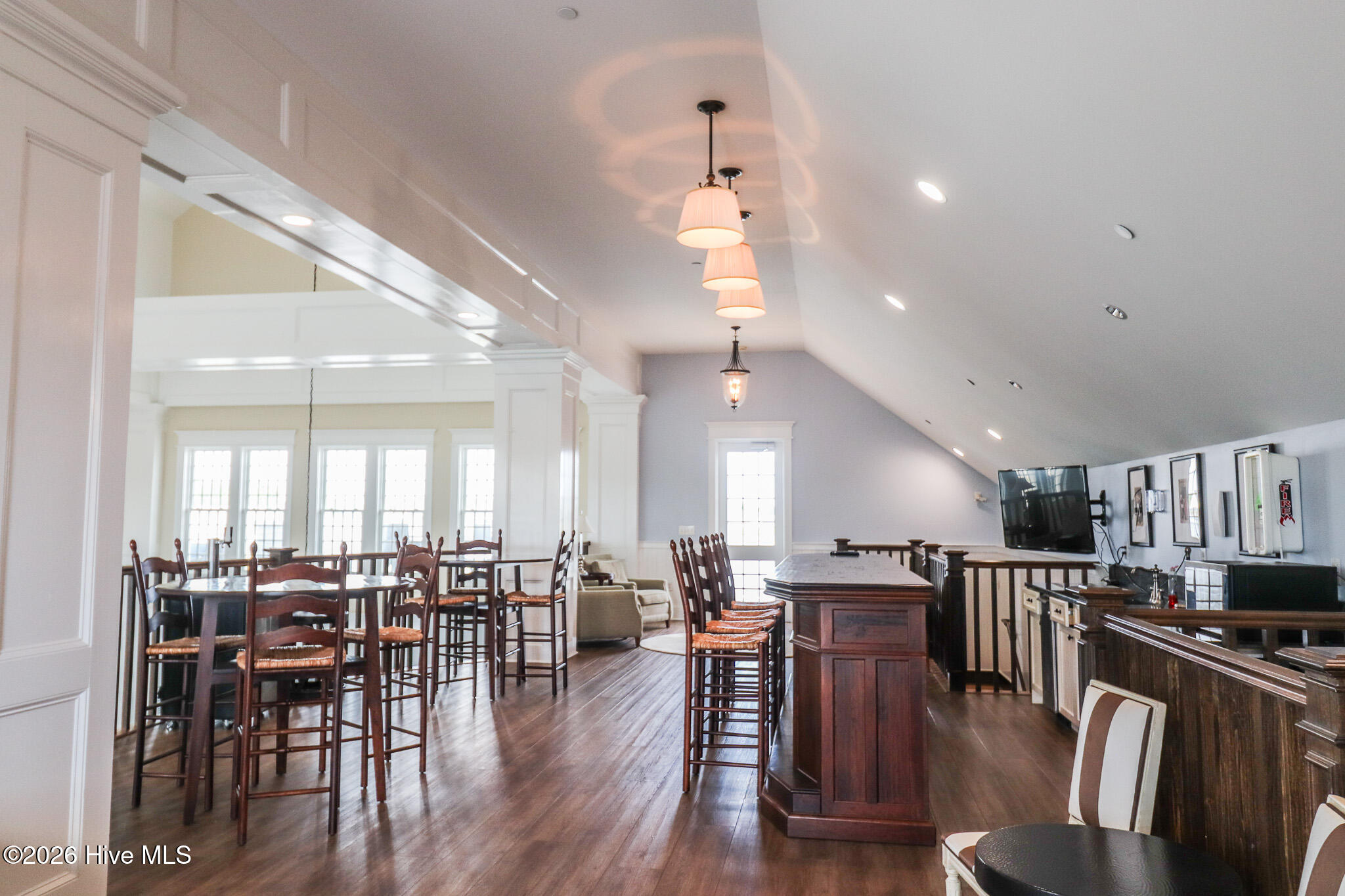 100561510 | Photo 27