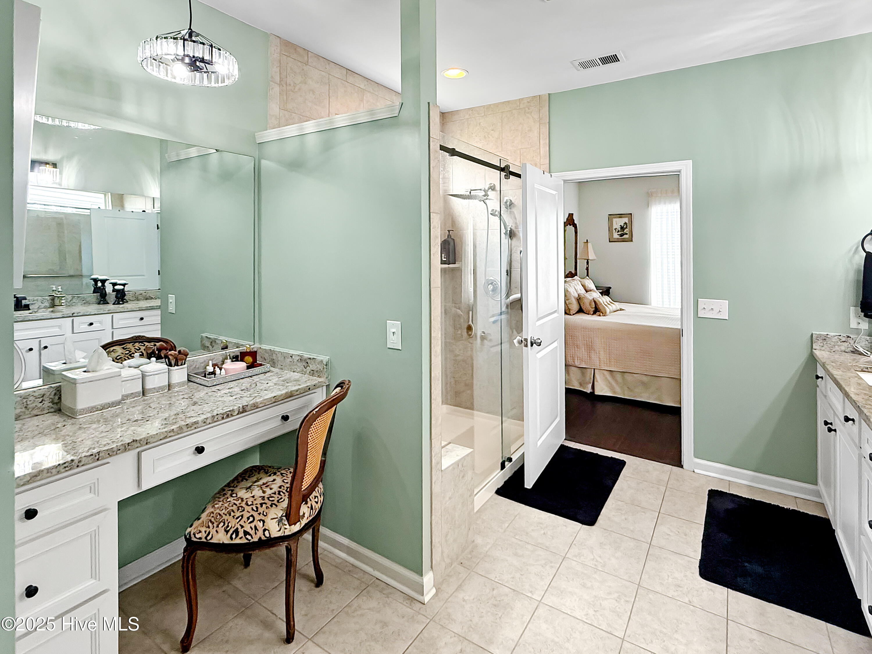 100522757 | Photo 28