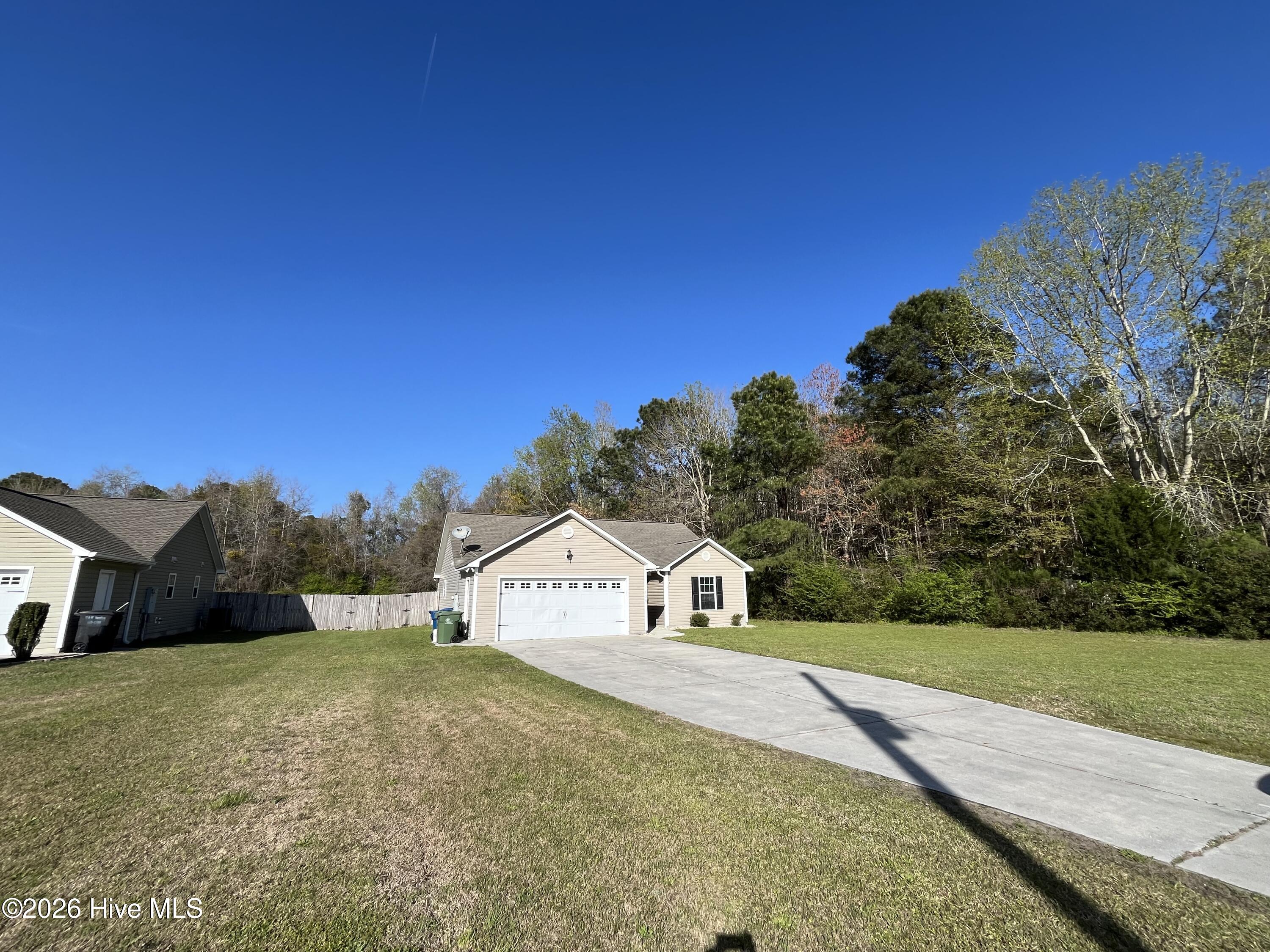 100563637 | Photo 43