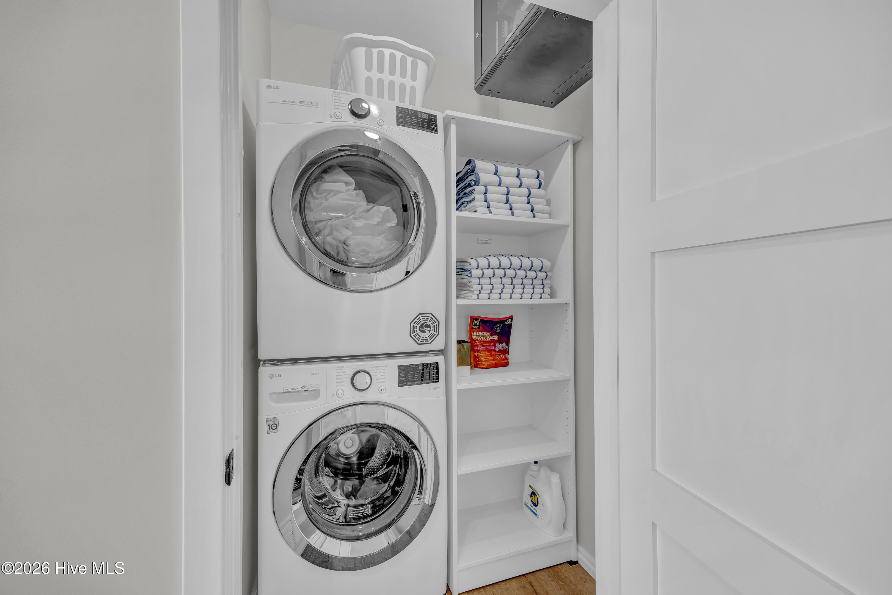 100565280 | Photo 31