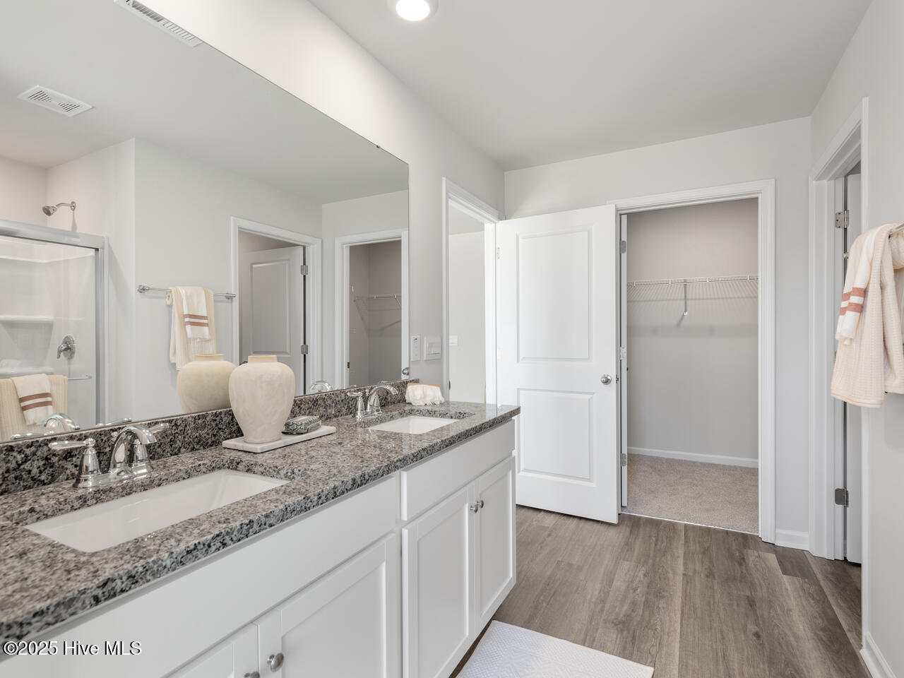 100561611 | Photo 34