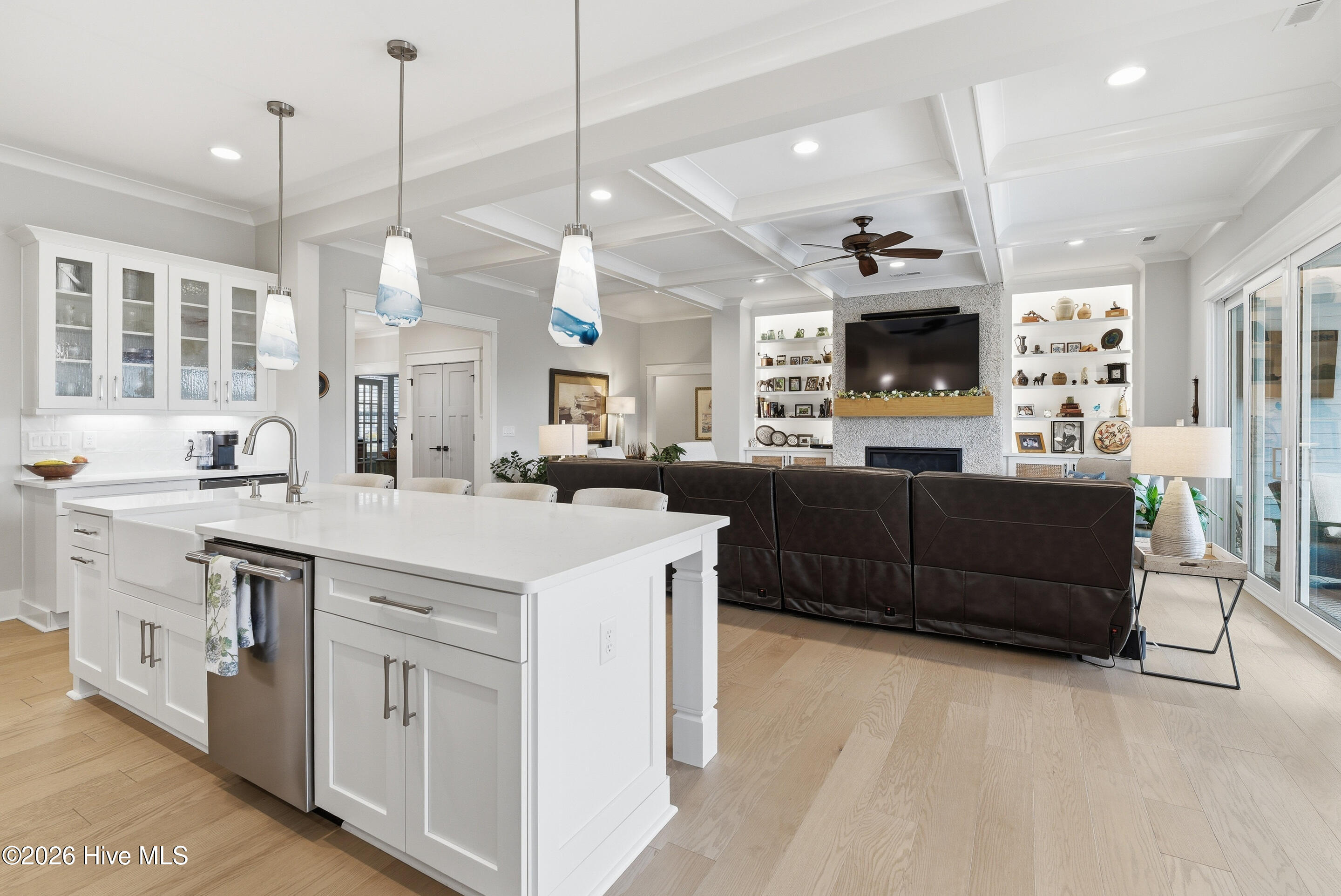 100562941 | Photo 18