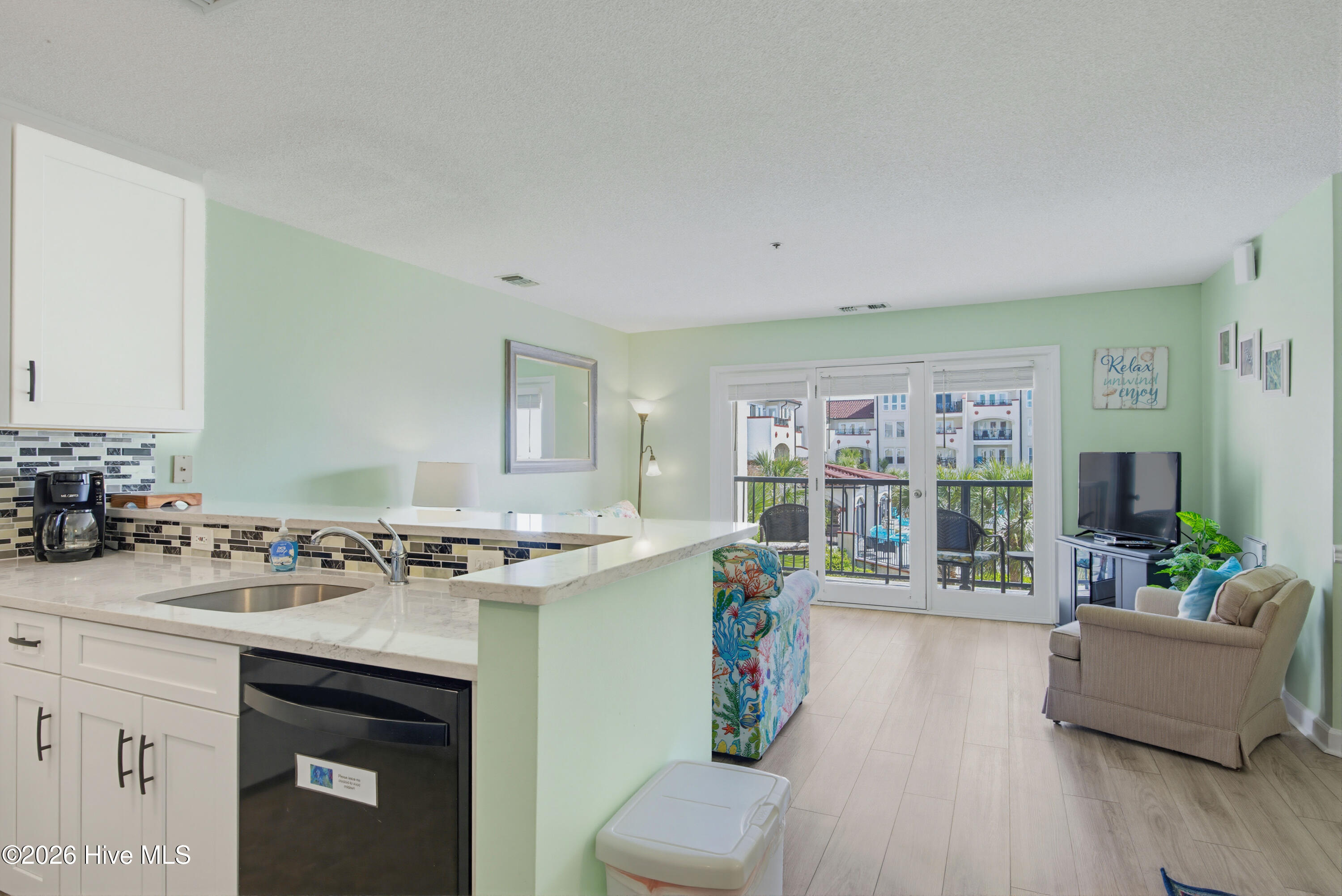 100566316 | Photo 12