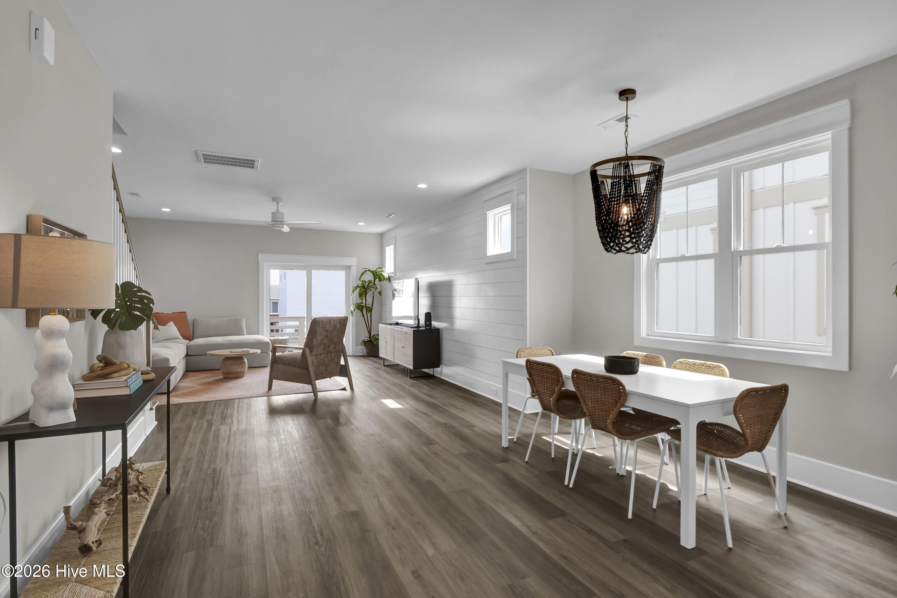 100567892 | Photo 22