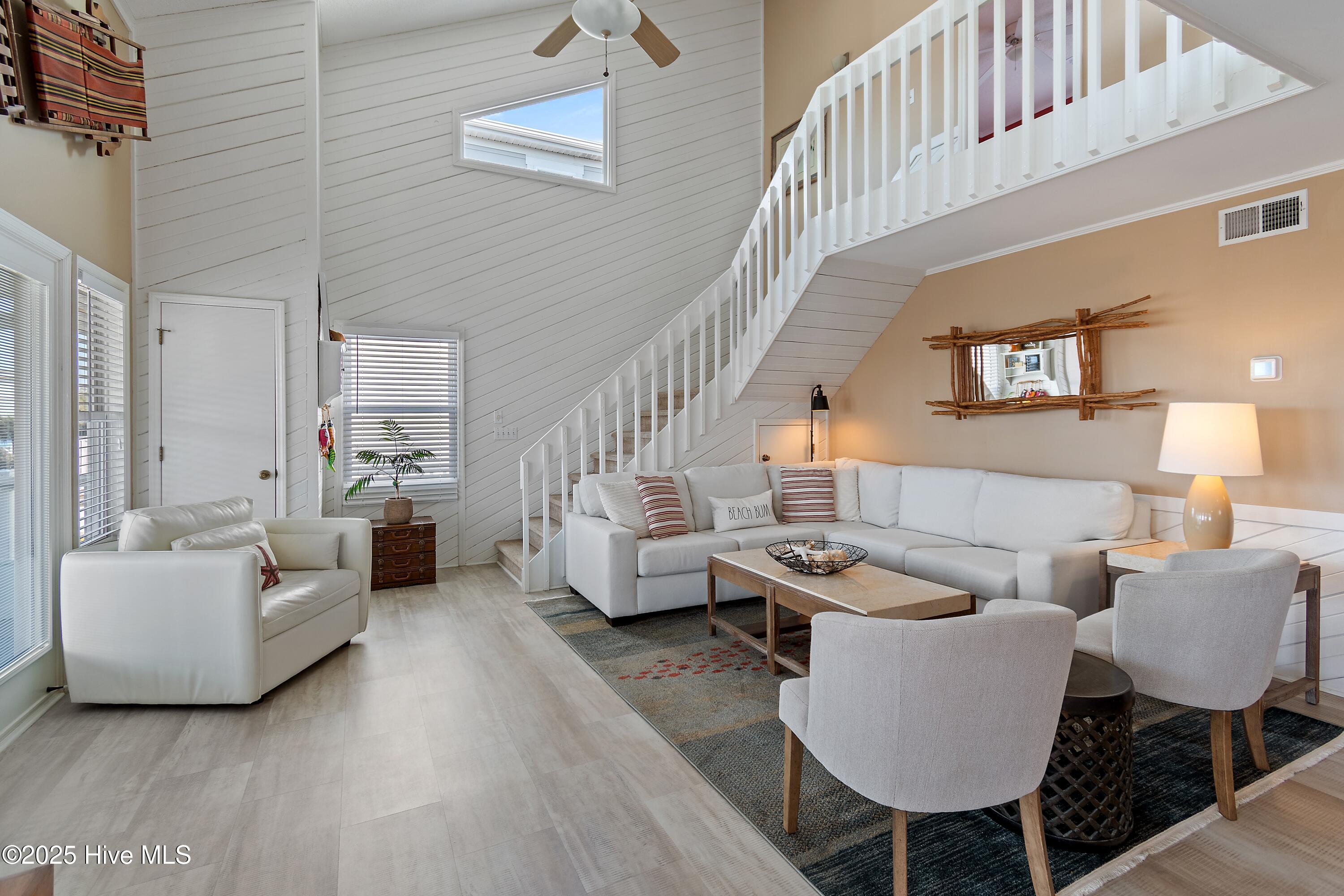 100520604 | Photo 16