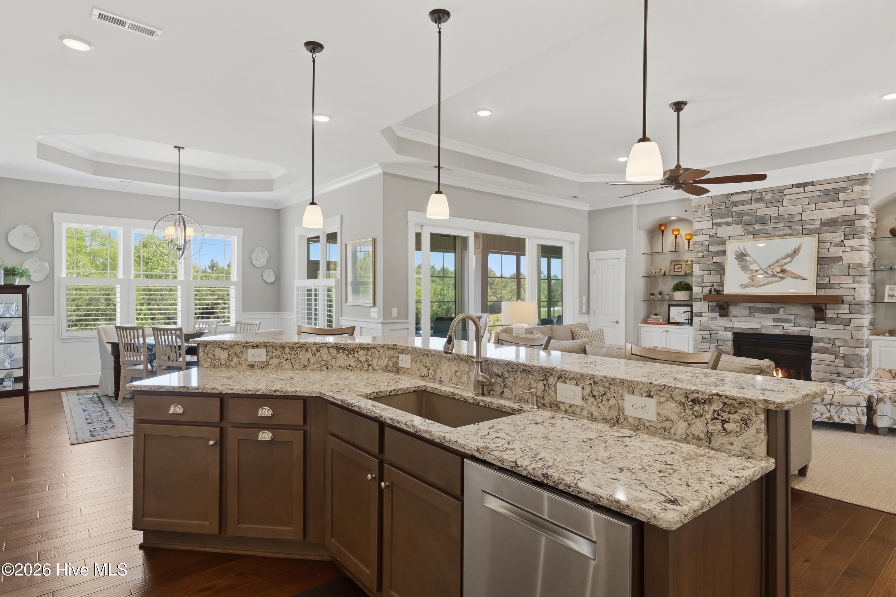 100569596 | Photo 14