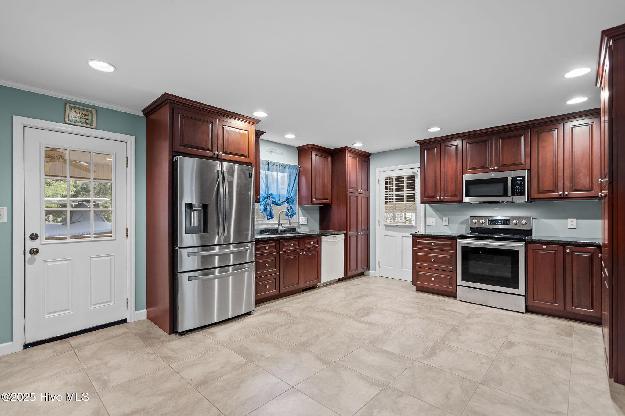 100542917 | Photo 11