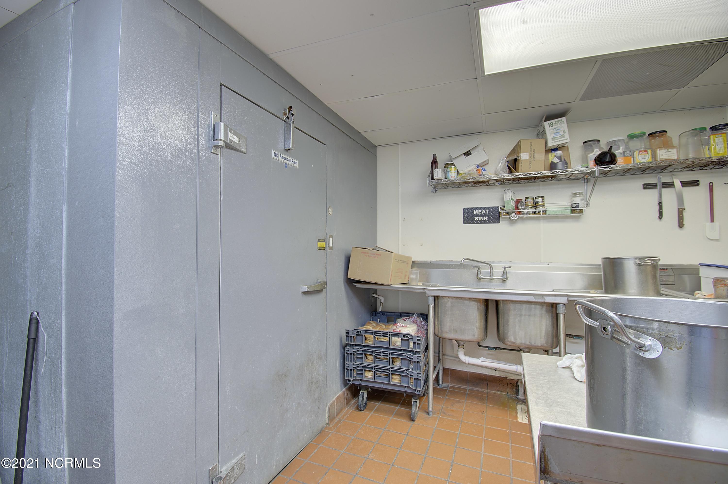 100502162 | Photo 28