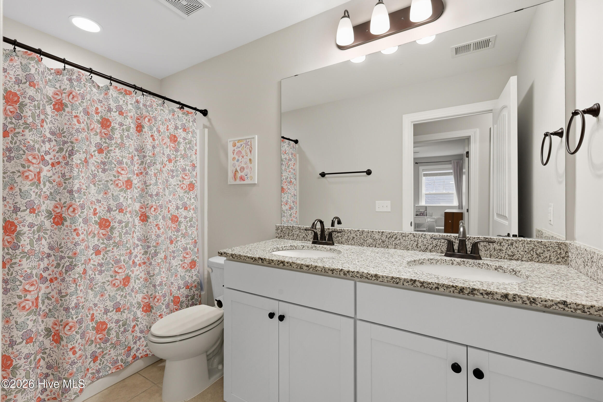 100553163 | Photo 34