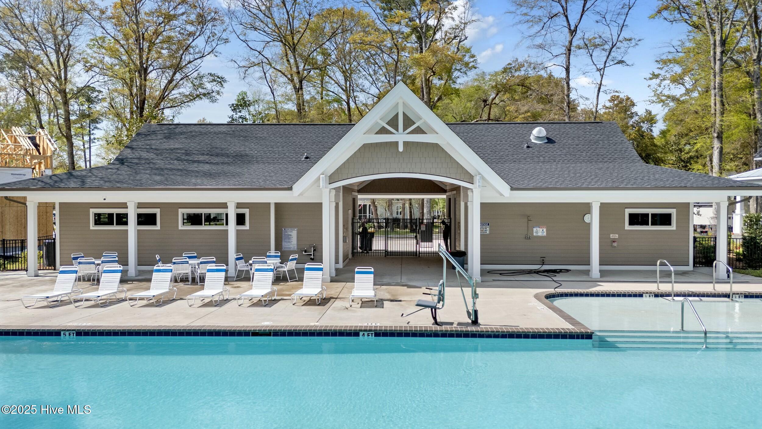 100498490 | Photo 66