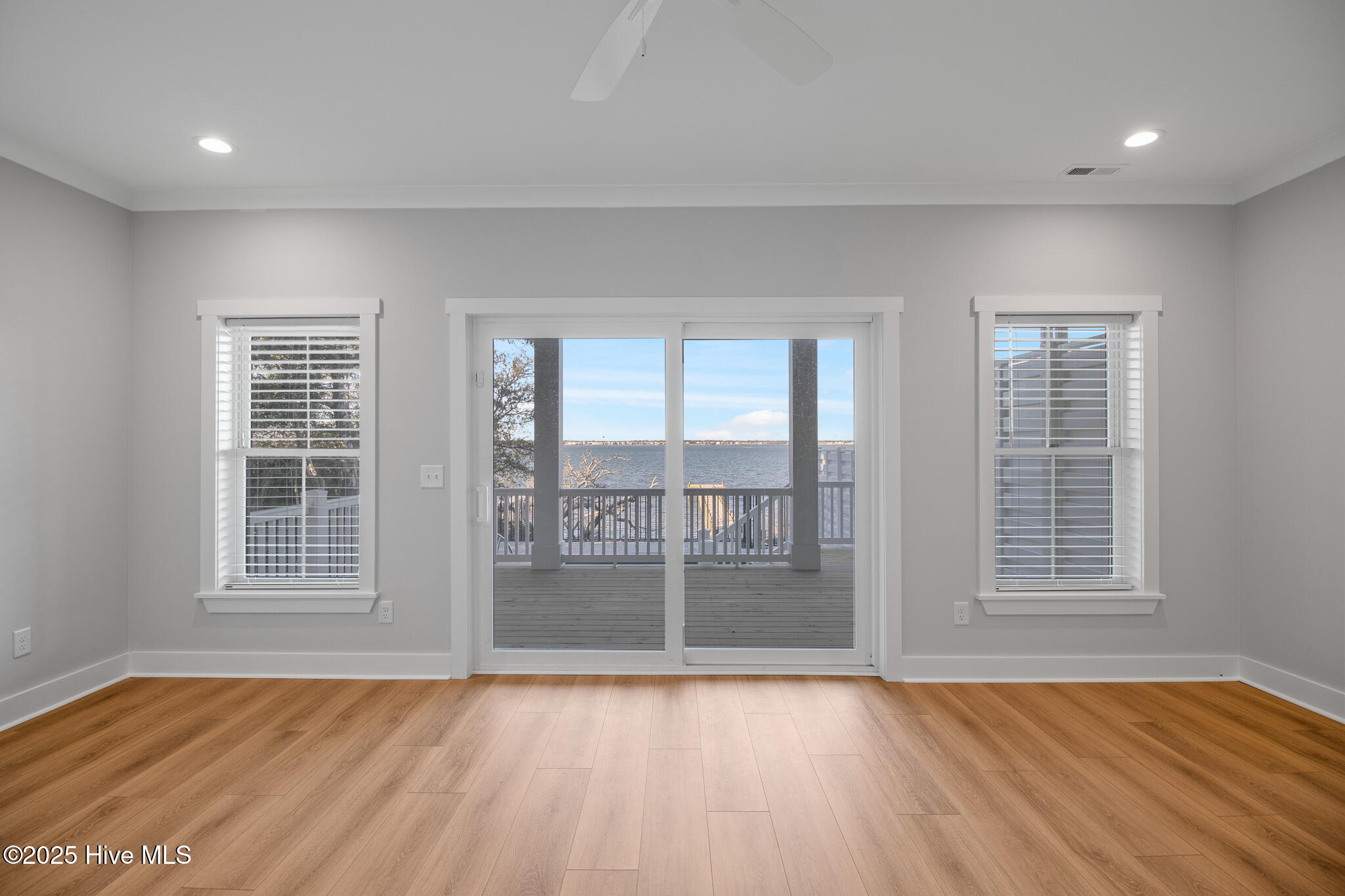 100568603 | Photo 21