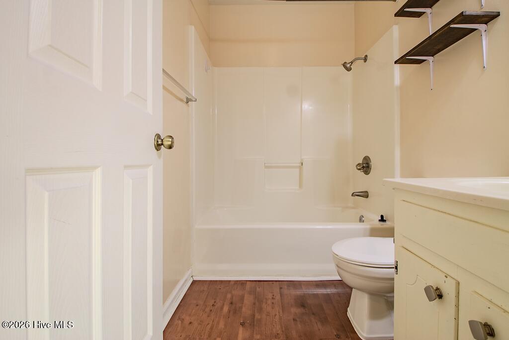 100536821 | Photo 26