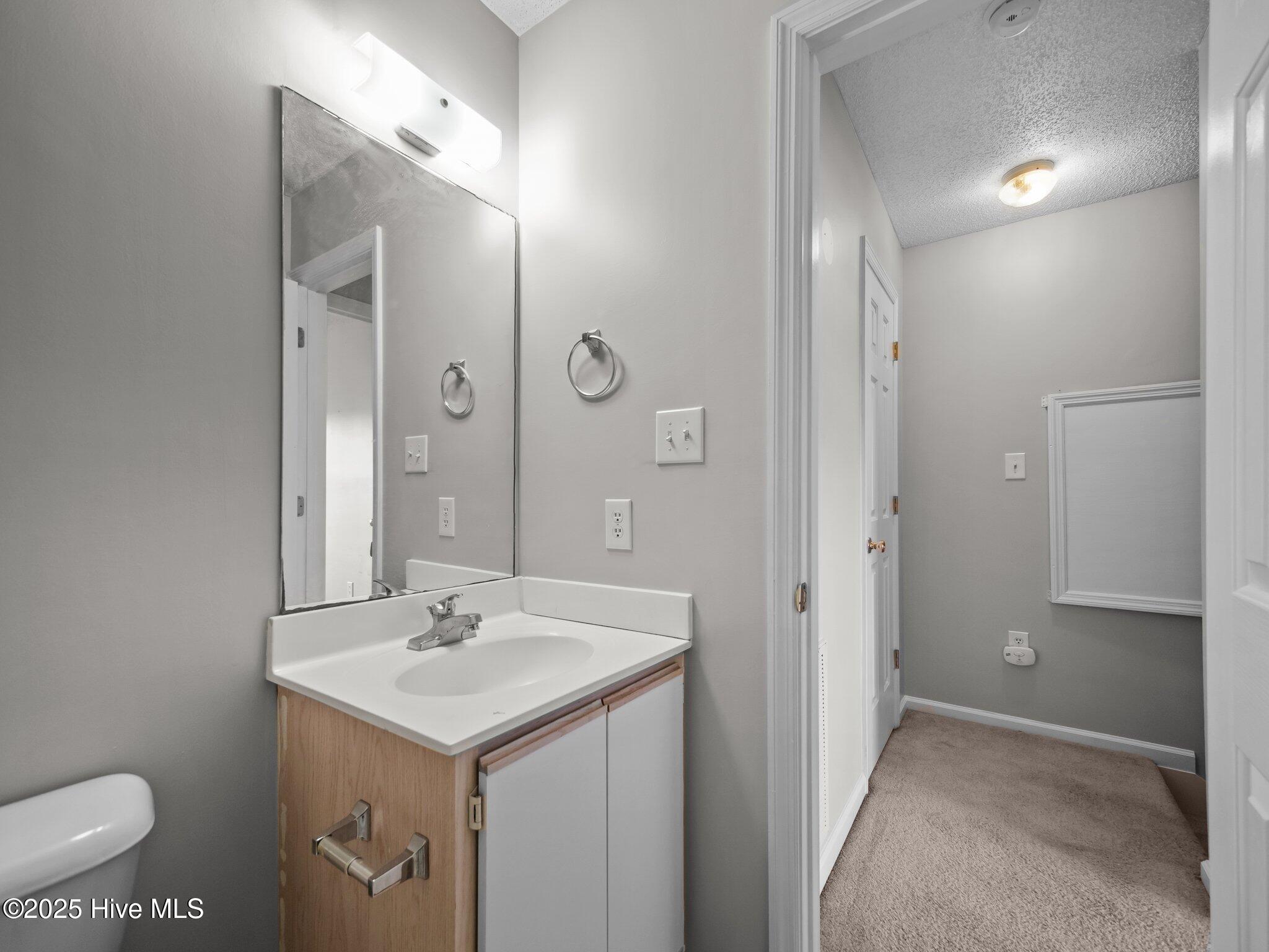 100570696 | Photo 21