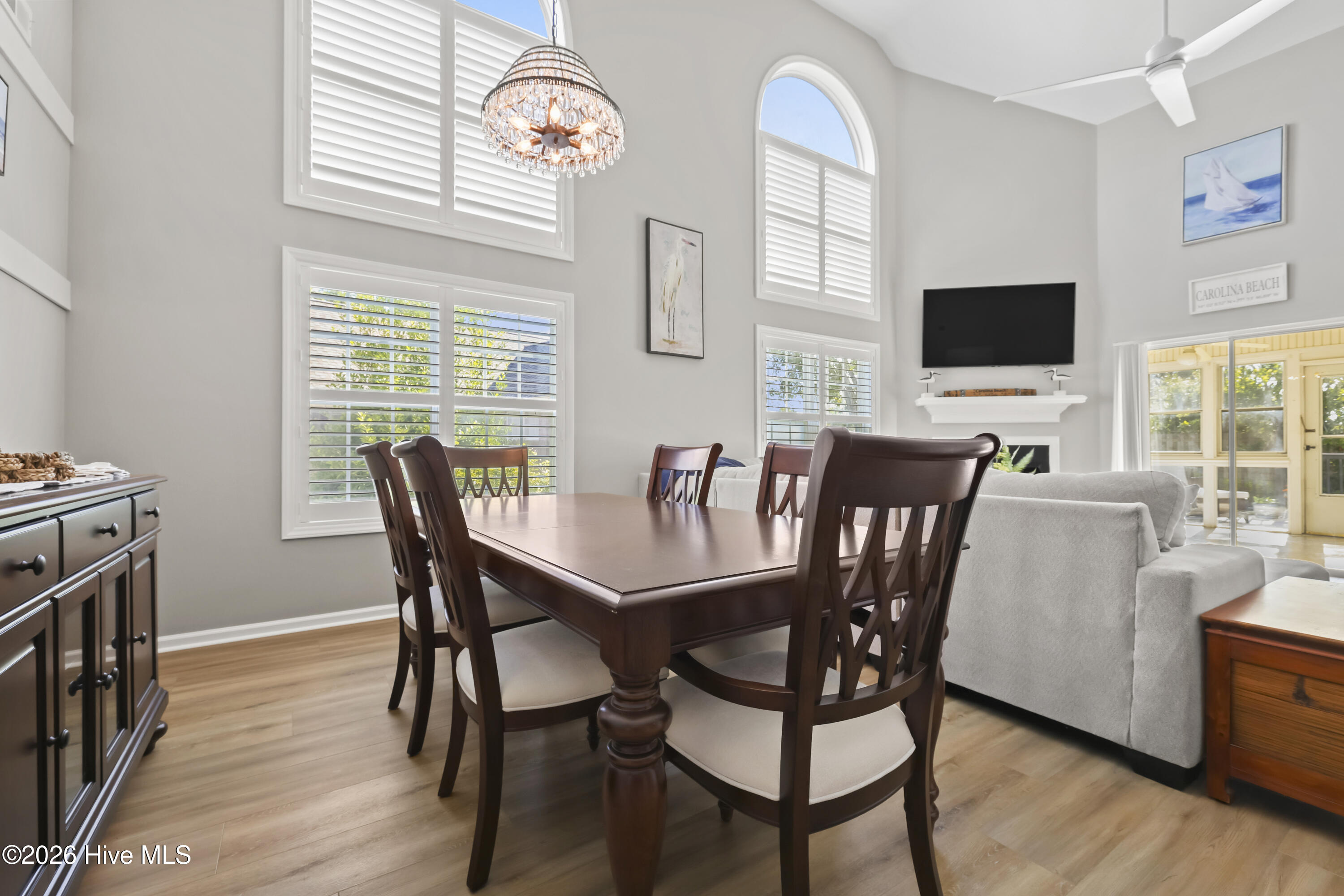 100547301 | Photo 11