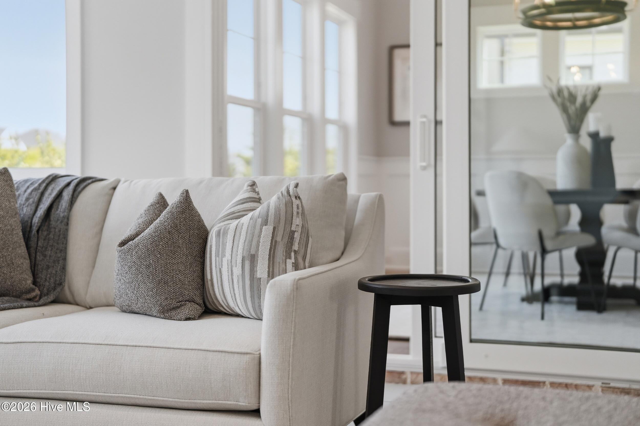 100567785 | Photo 42