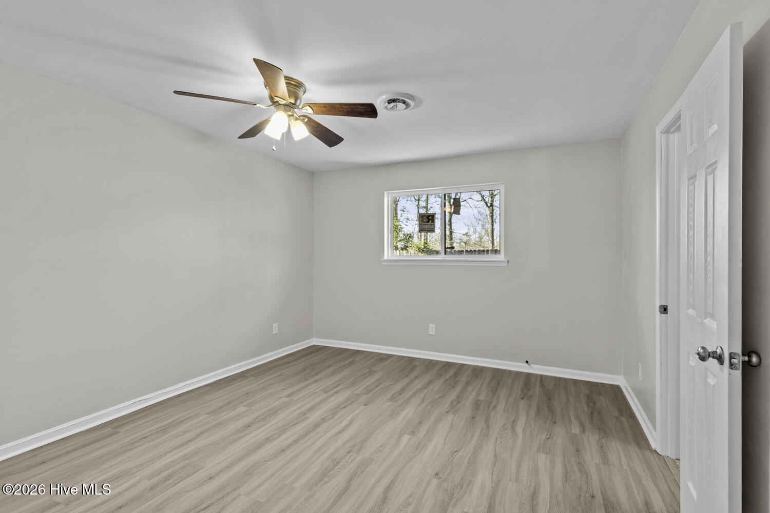 100551679 | Photo 11