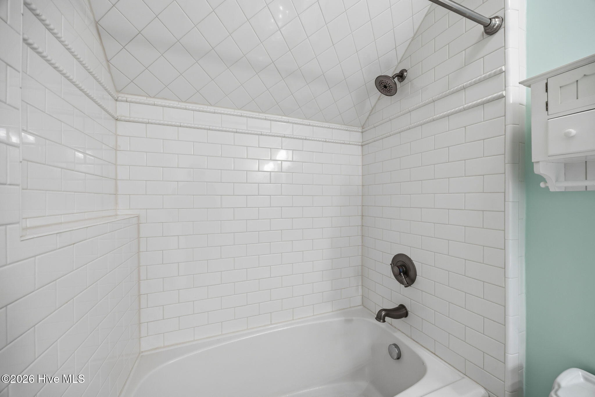 100561060 | Photo 38