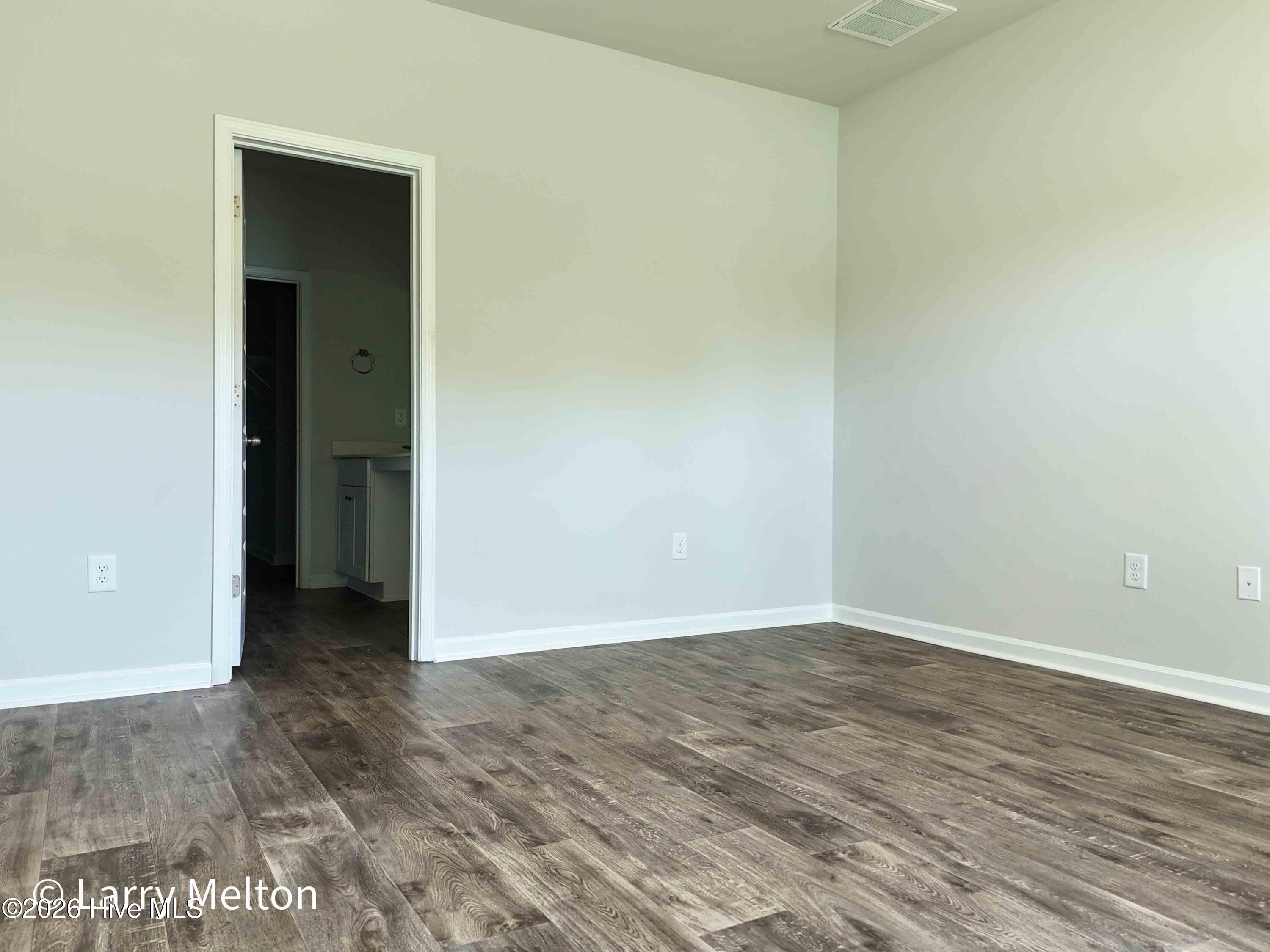 100564971 | Photo 19