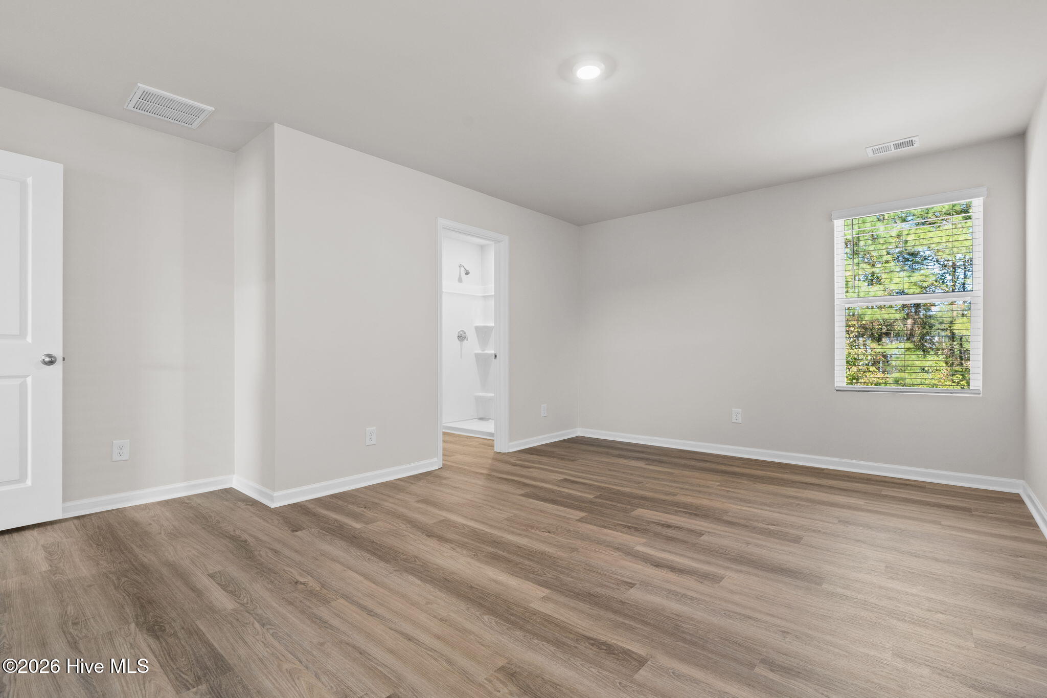 100519068 | Photo 24