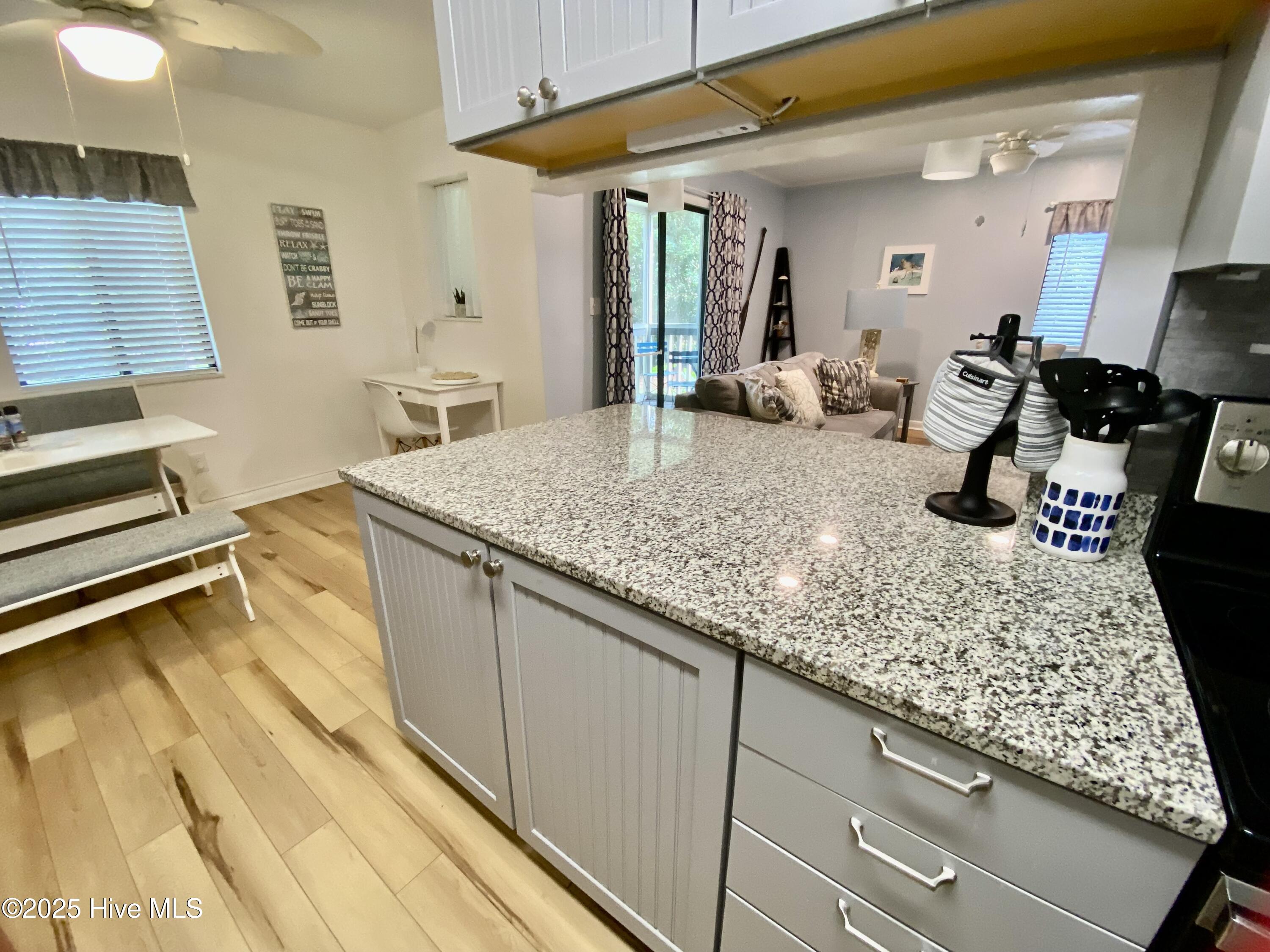 100527241 | Photo 24