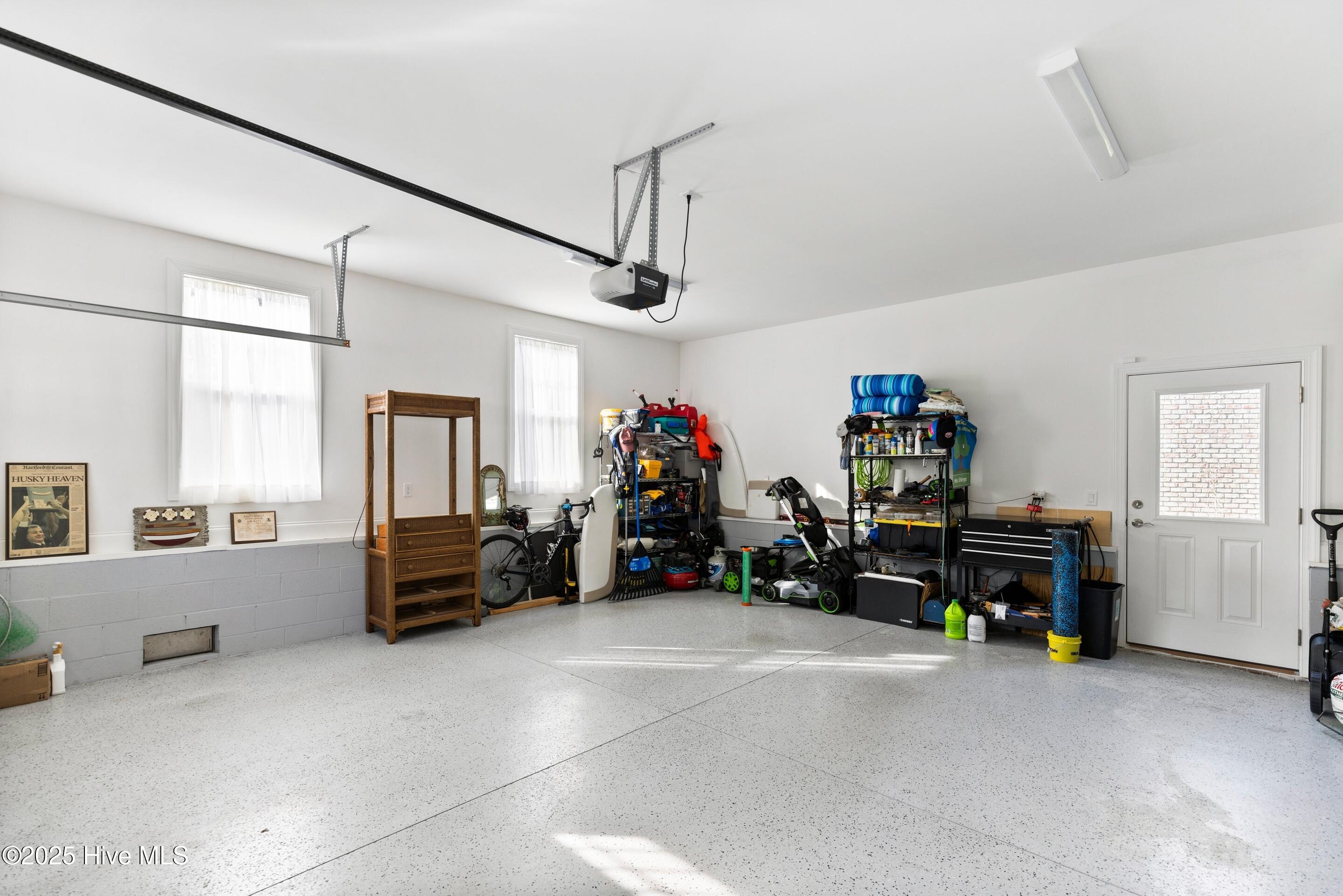 100558361 | Photo 65