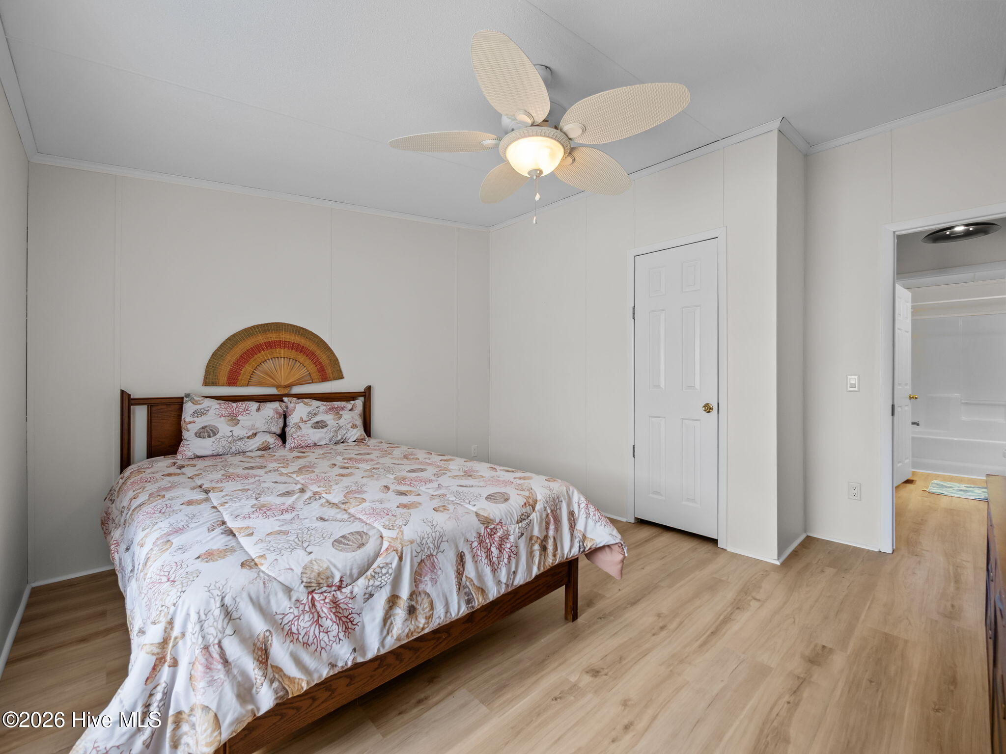 100548525 | Photo 26