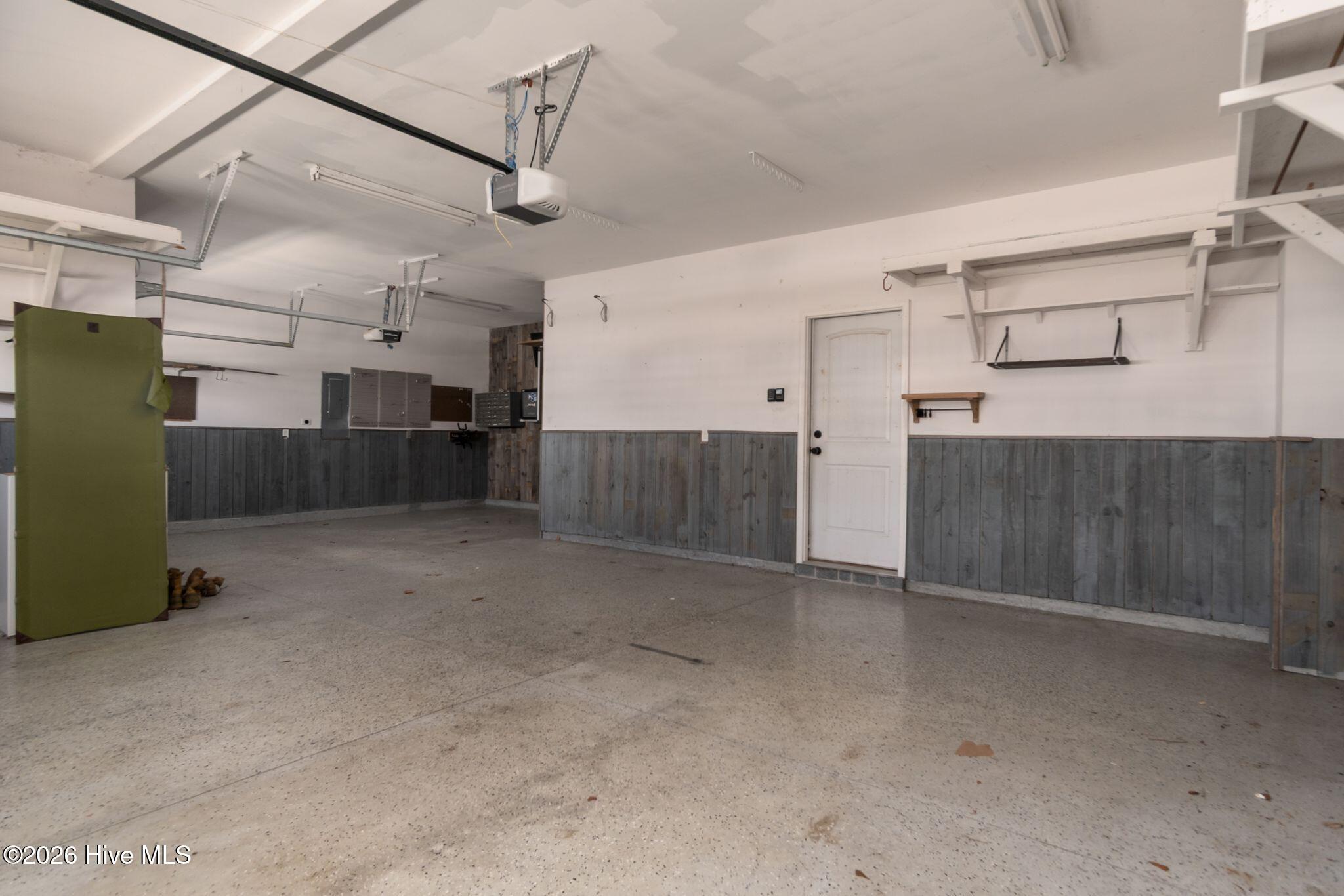 100566459 | Photo 38