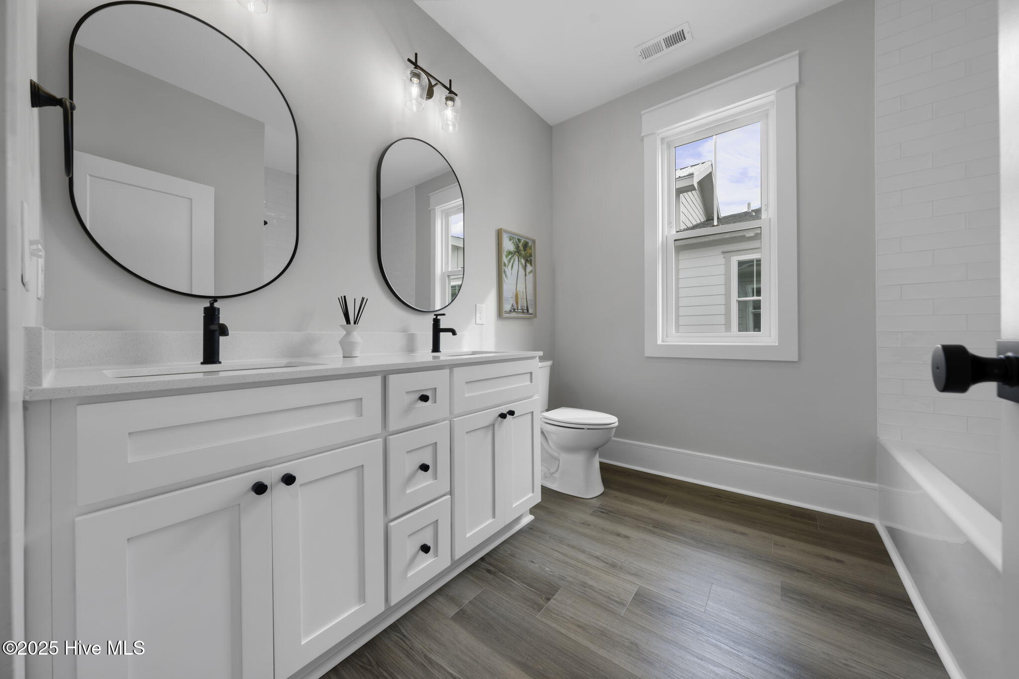 100519689 | Photo 48