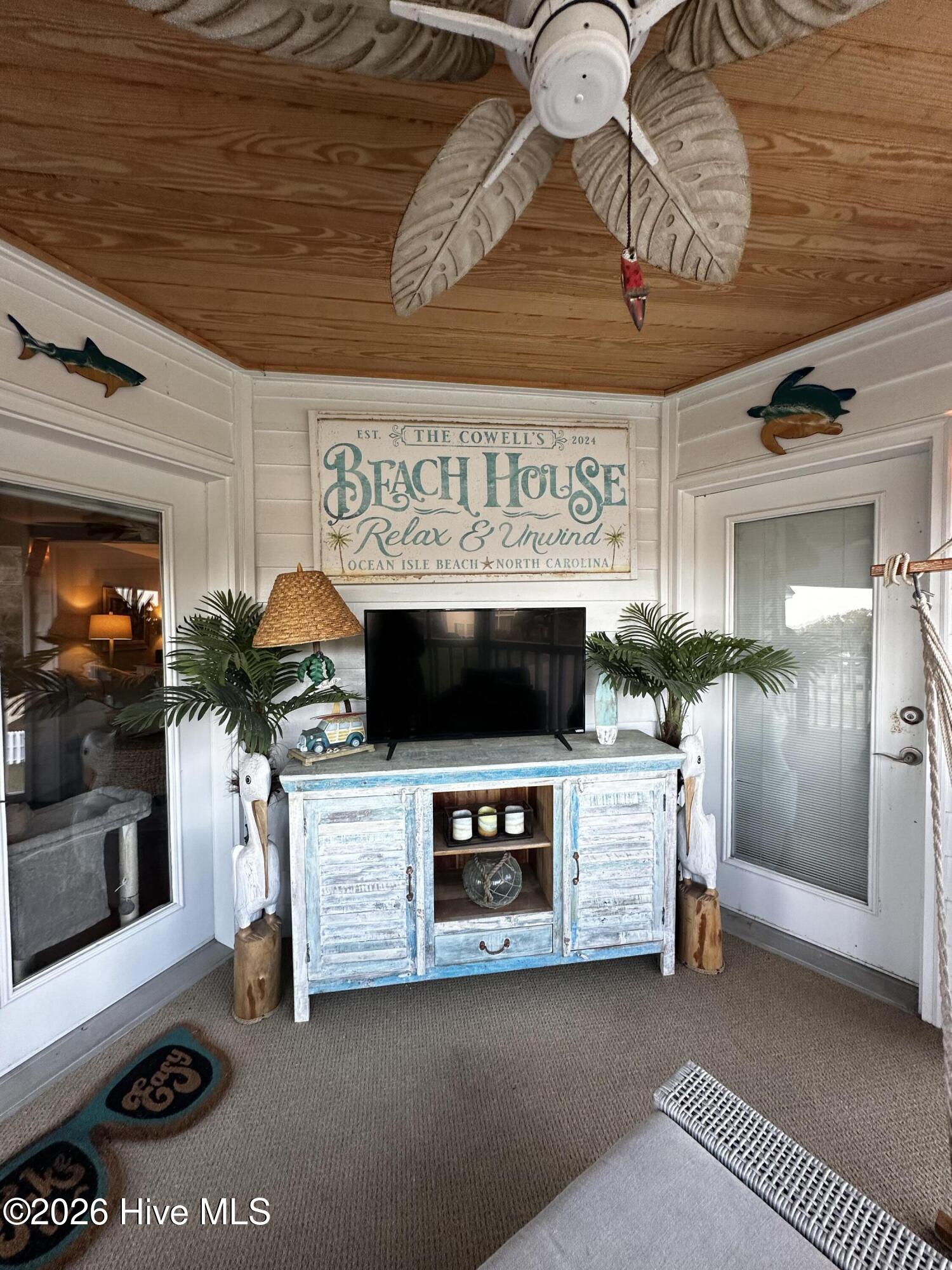 100549023 | Photo 23