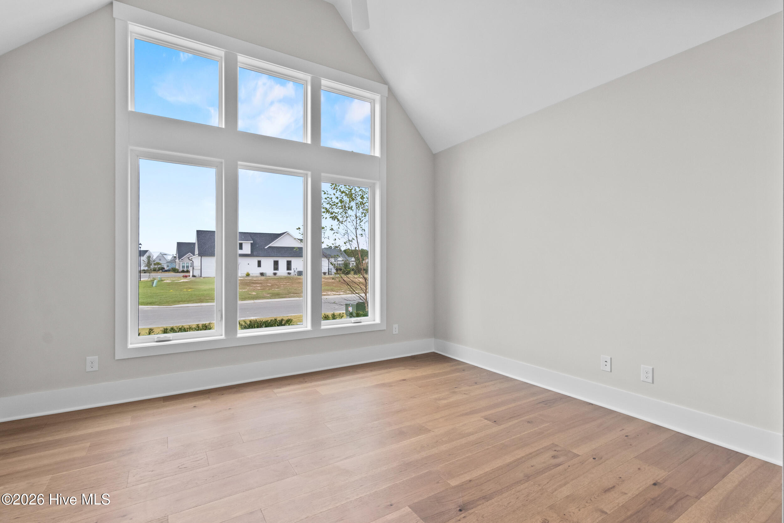 100568514 | Photo 31