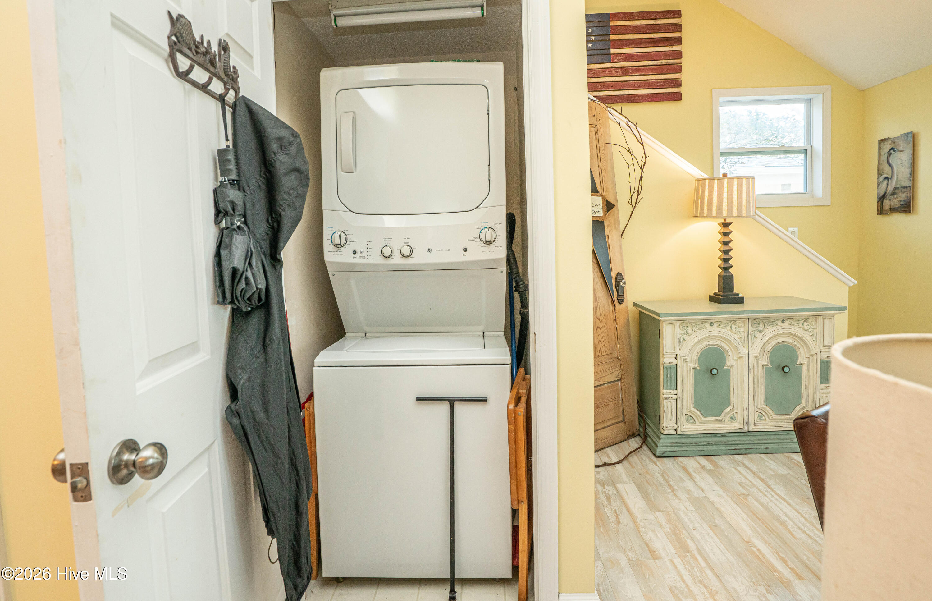 100561840 | Photo 15