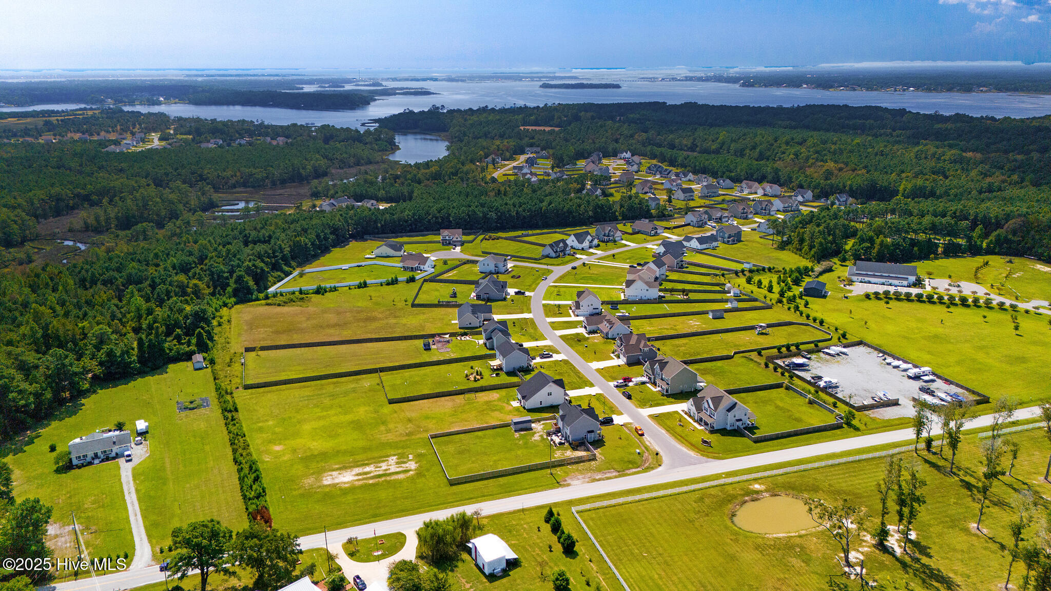 100532125 | Photo 45