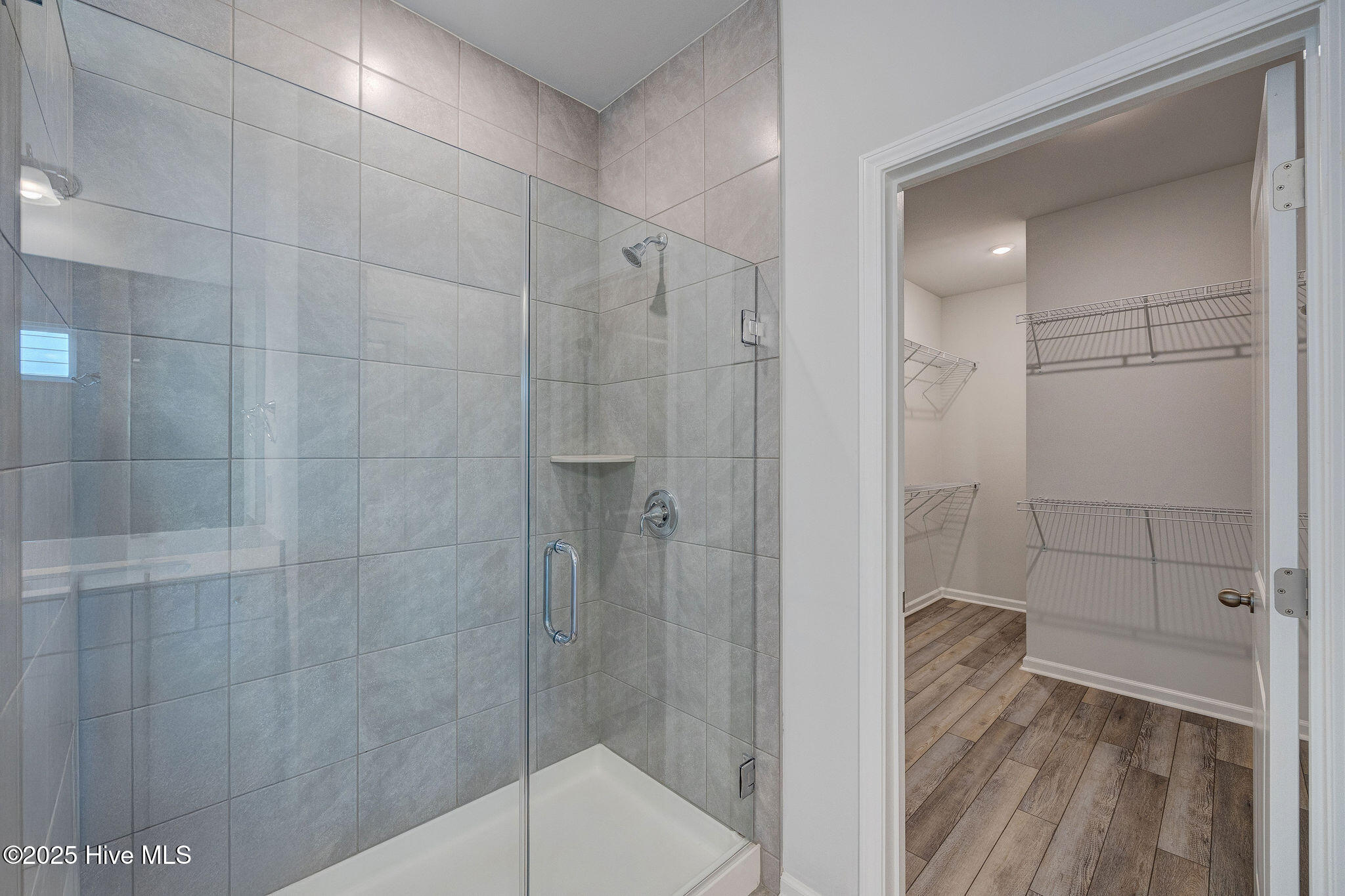 100534106 | Photo 22