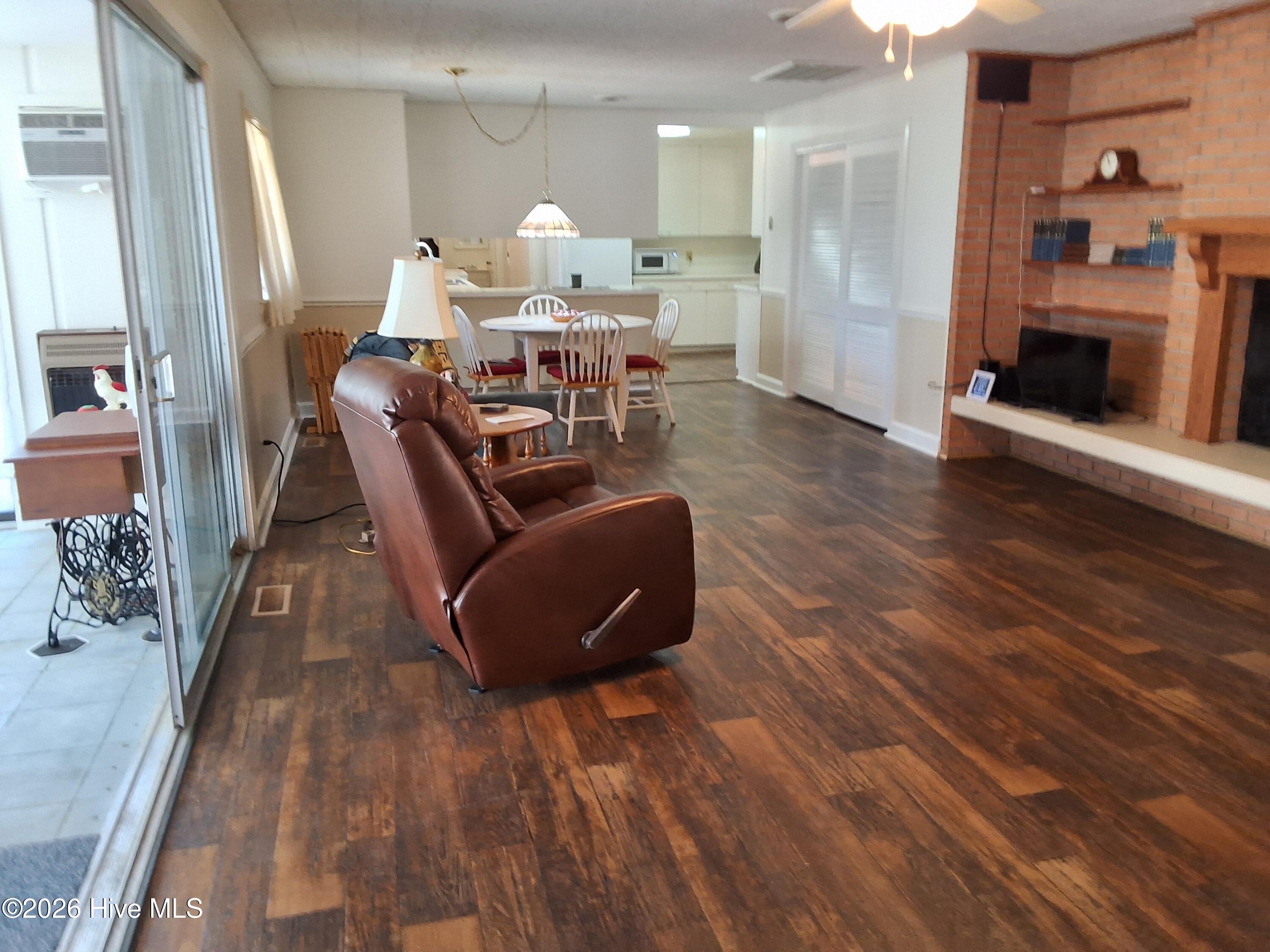 100554569 | Photo 27