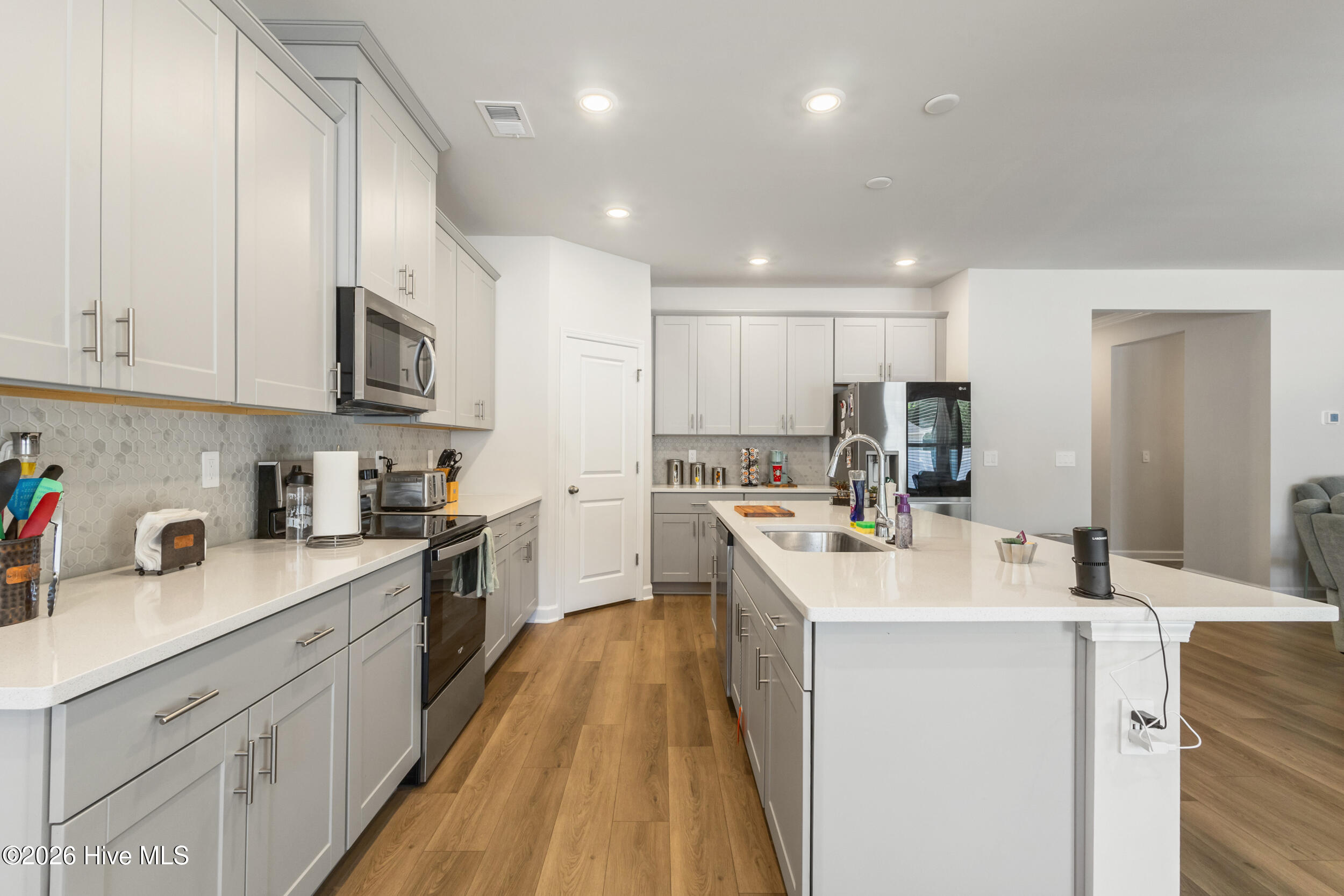 100568412 | Photo 29