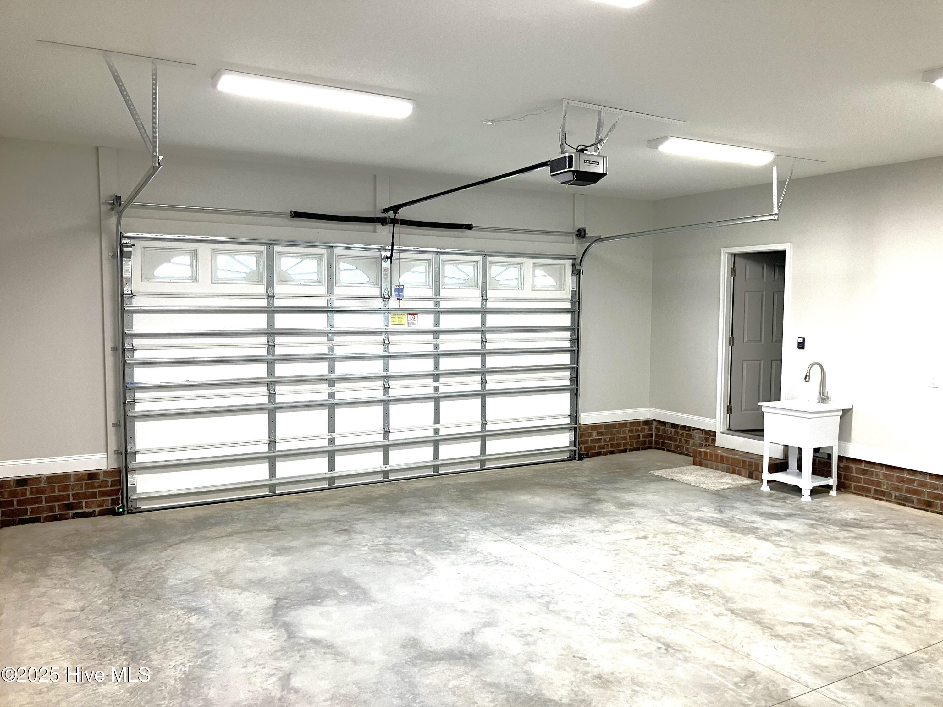 100514031 | Photo 44