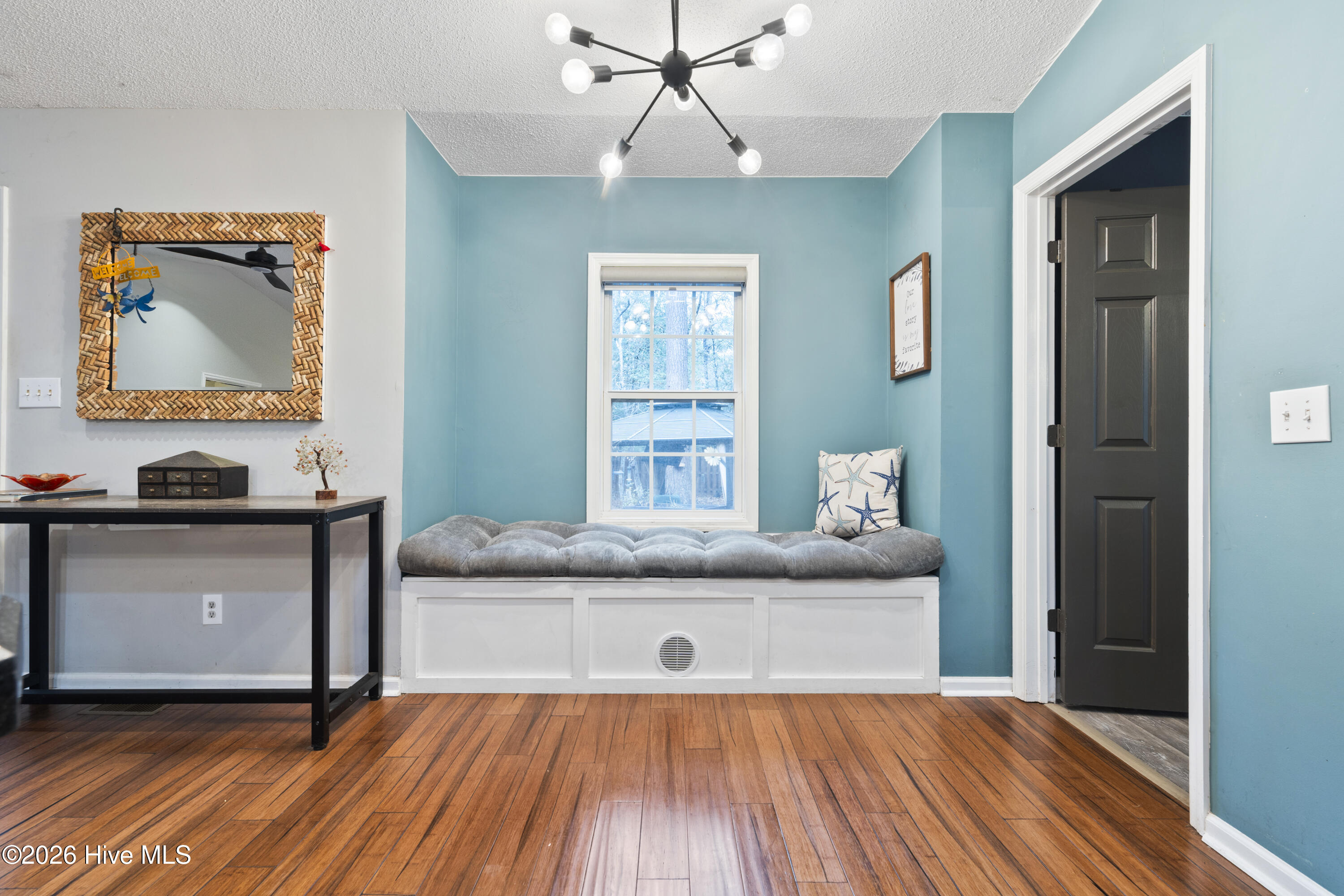 100551762 | Photo 19