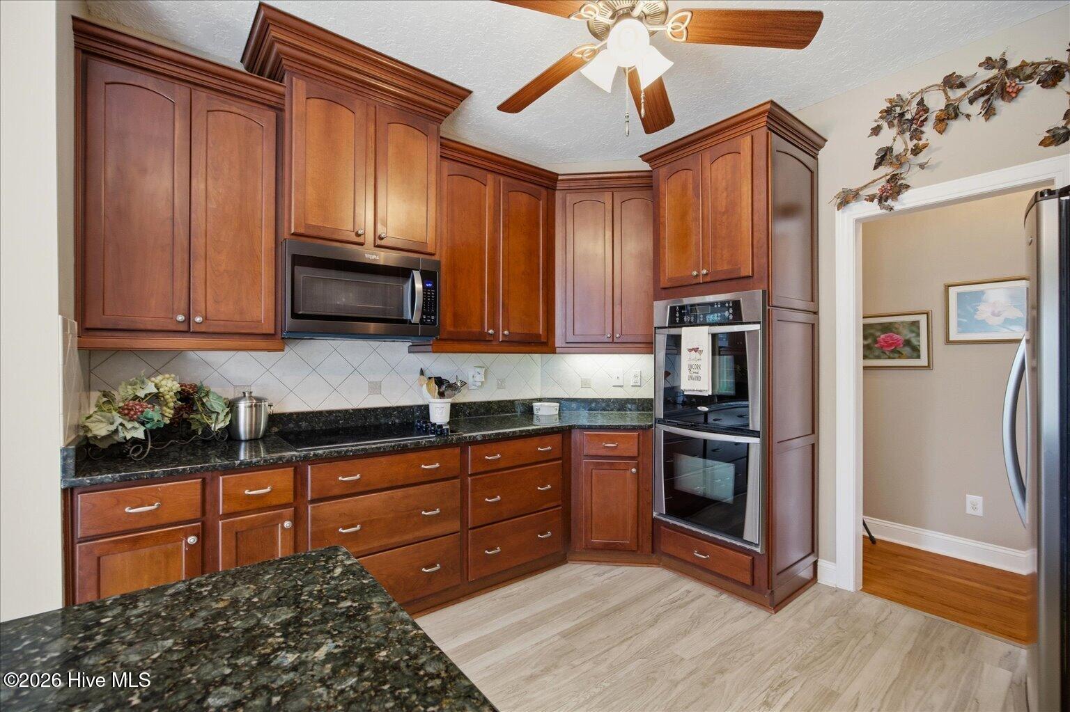 100560950 | Photo 21