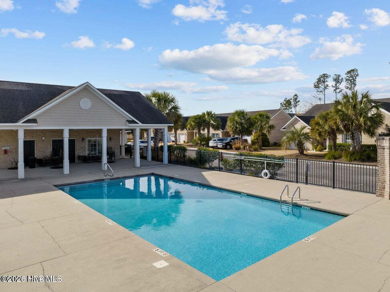 100561960 | Photo 32