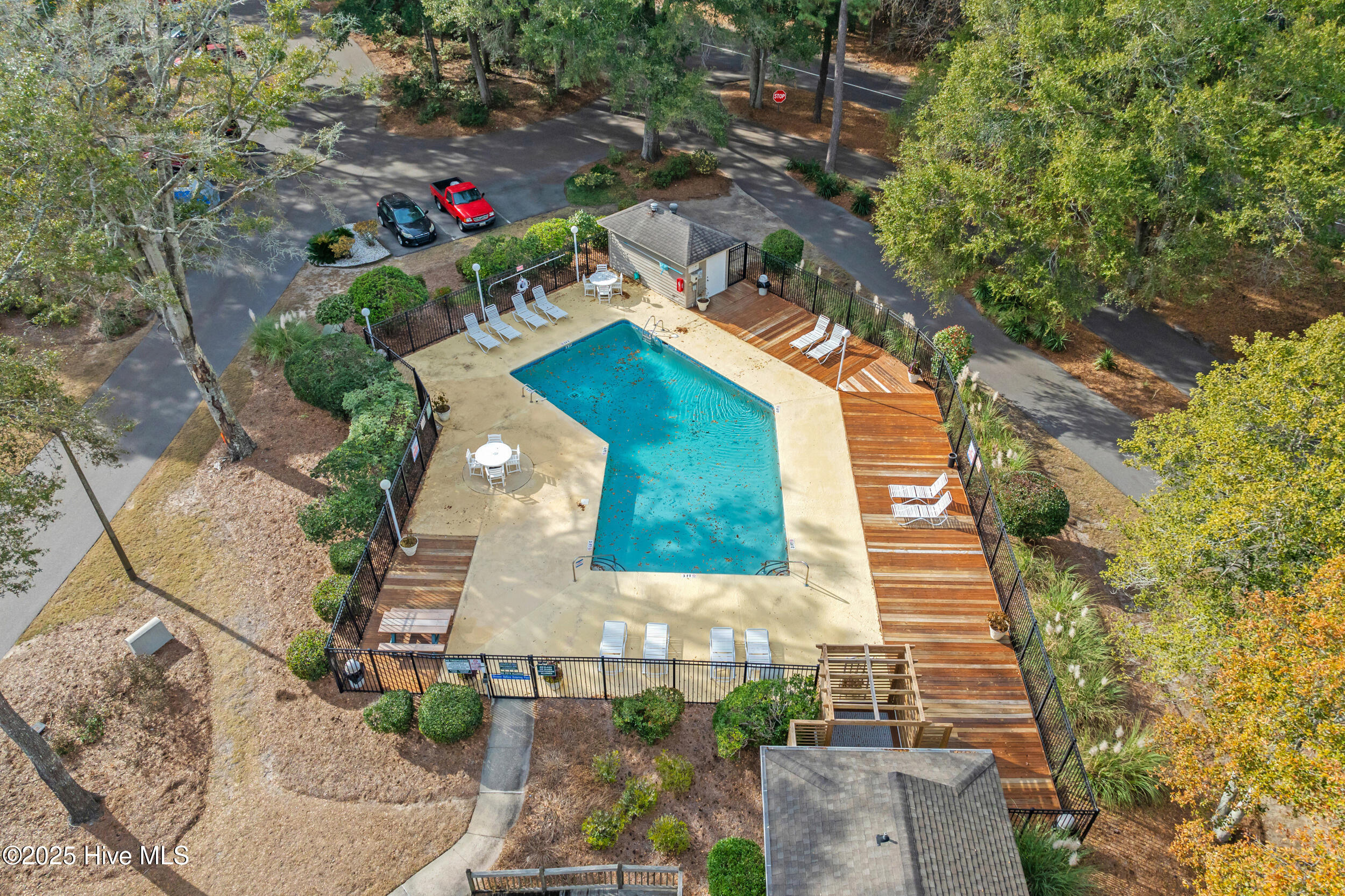 100546670 | Photo 30