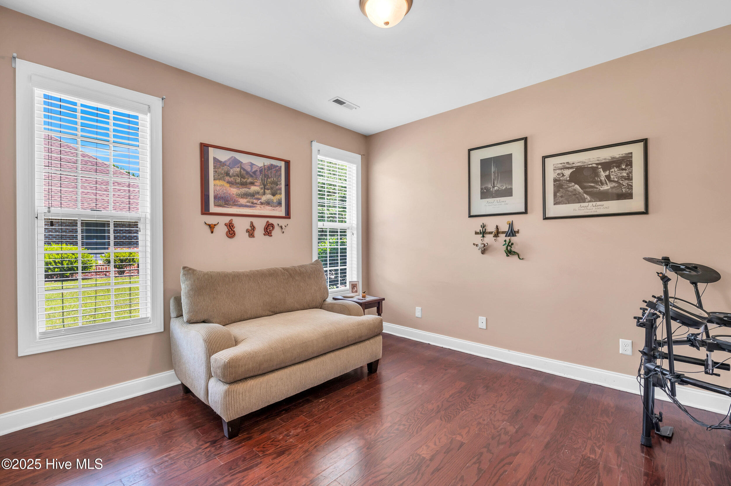 100506043 | Photo 24