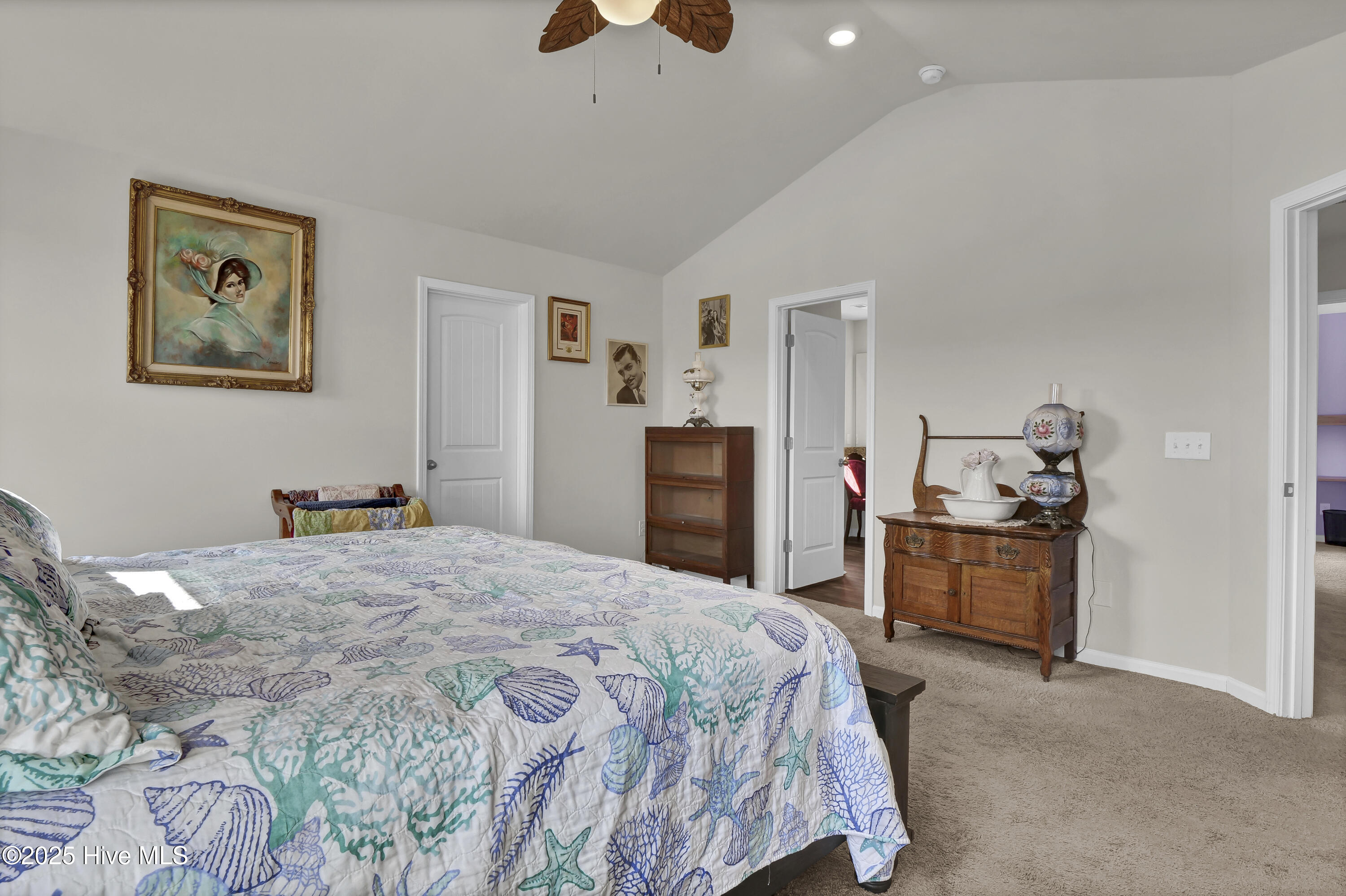 100533254 | Photo 19