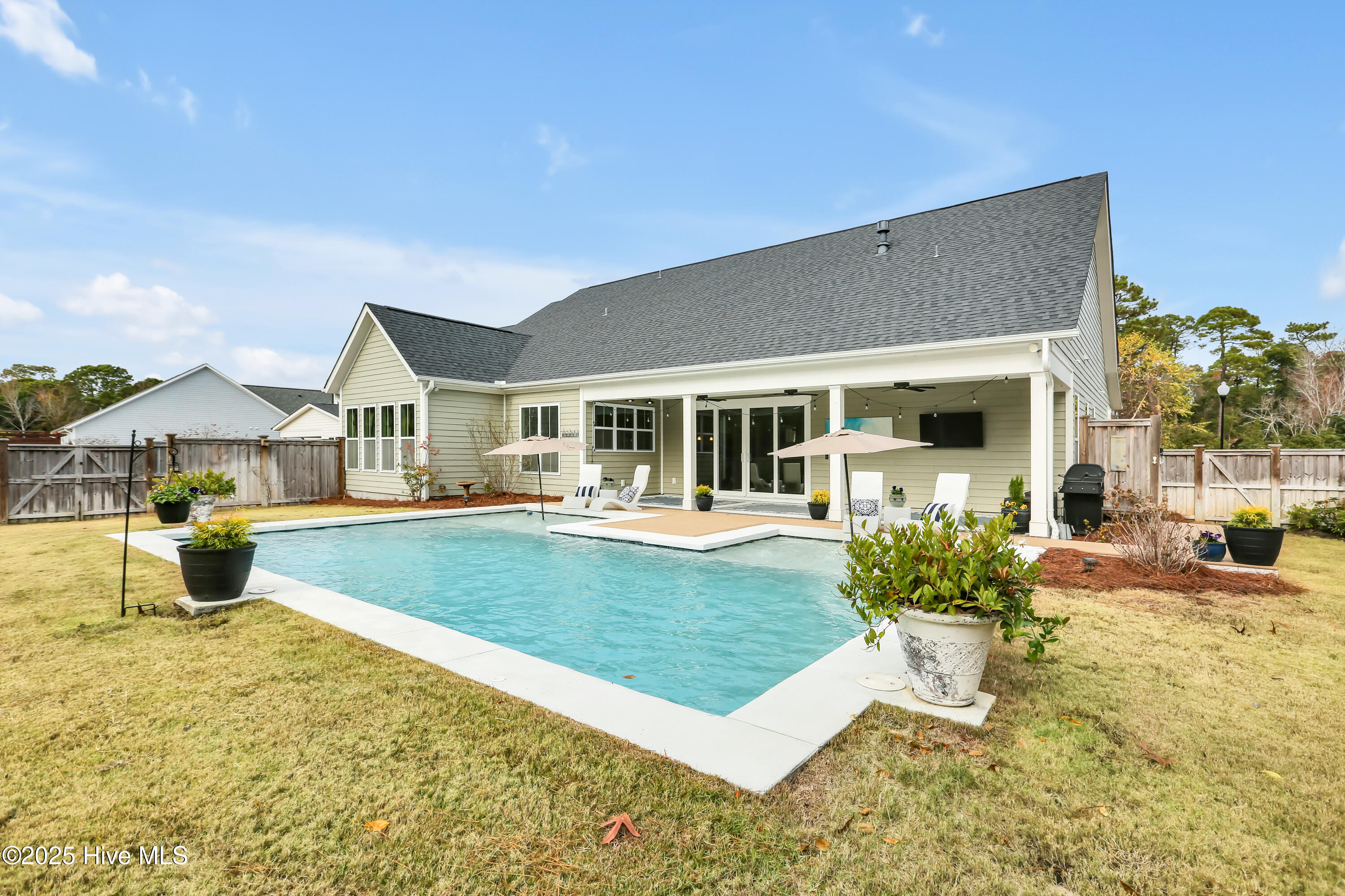 100544245 | Photo 50