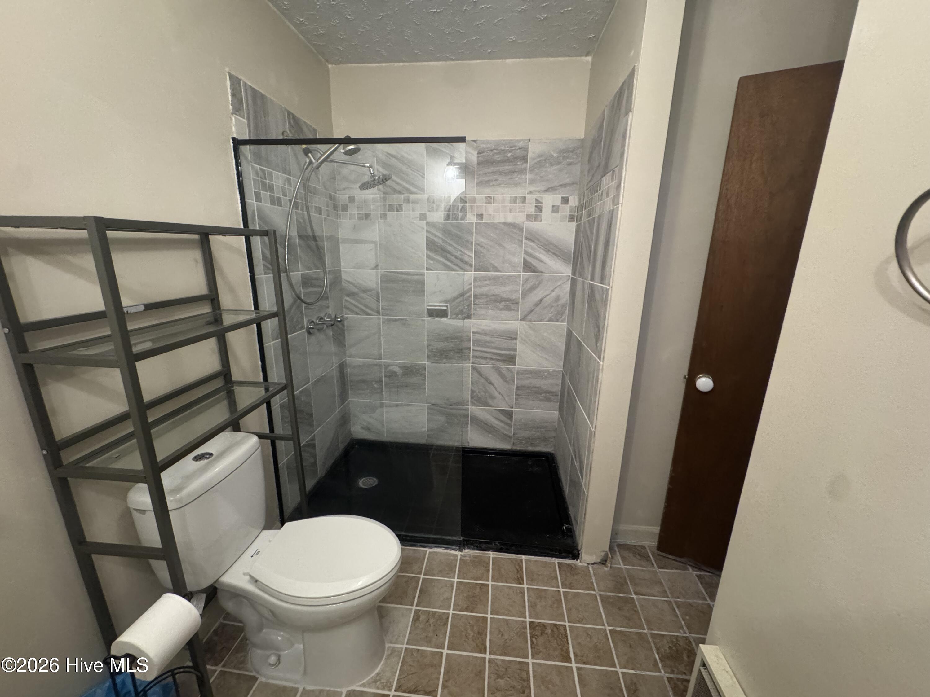 100561896 | Photo 35