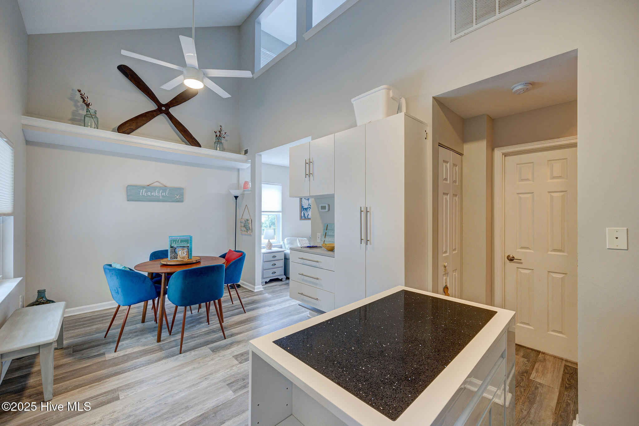 100531587 | Photo 15