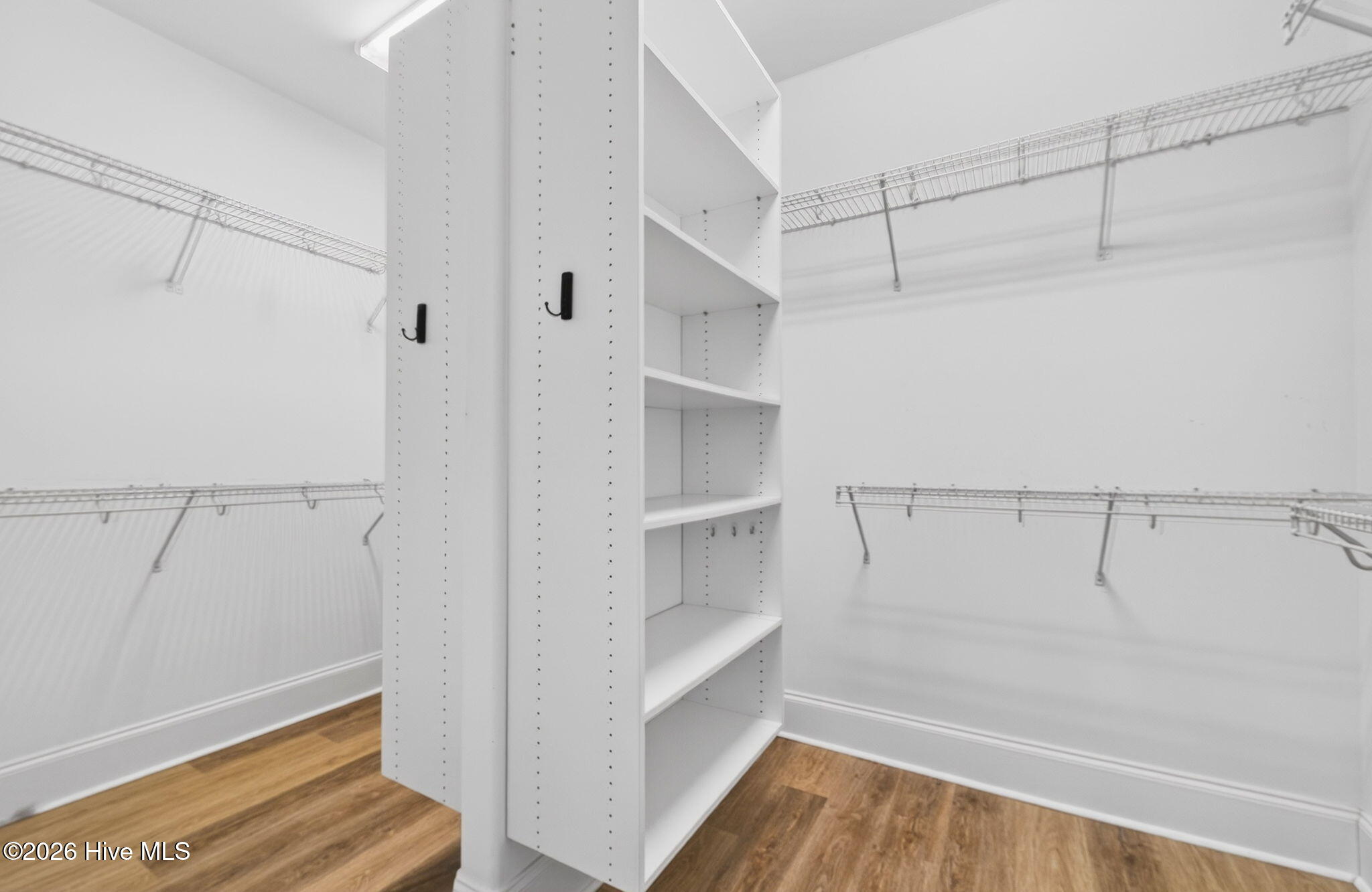 100558645 | Photo 15