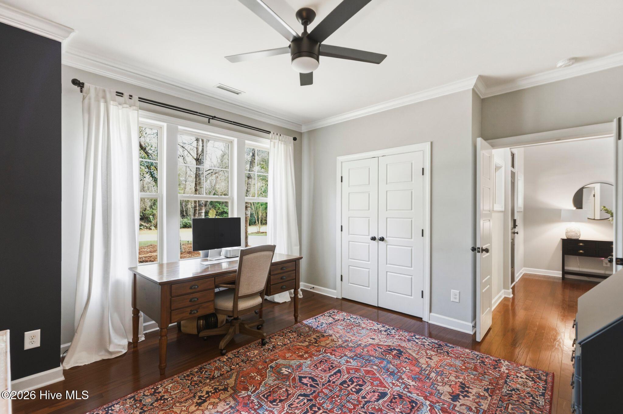 100562110 | Photo 33