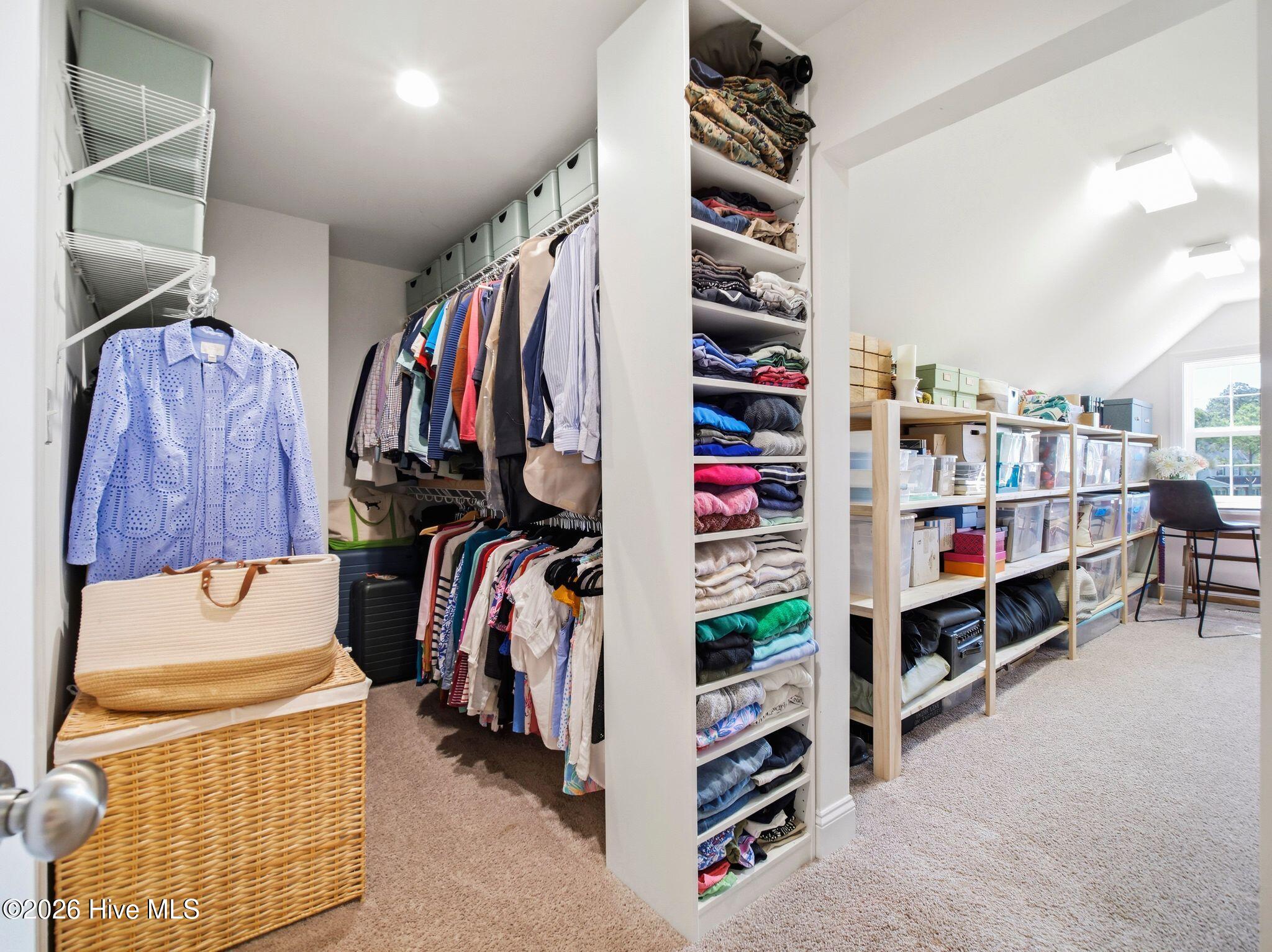 100569153 | Photo 33