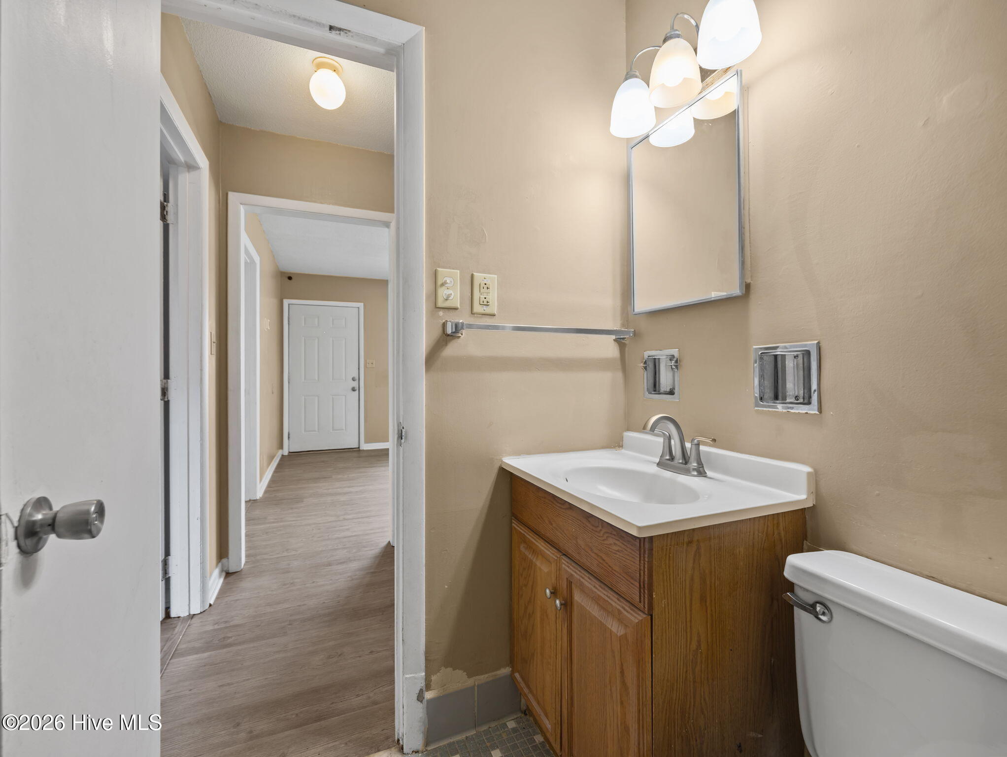 100566655 | Photo 11