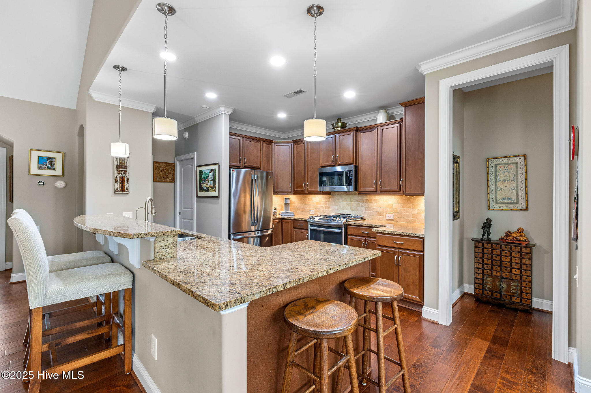 100518693 | Photo 11